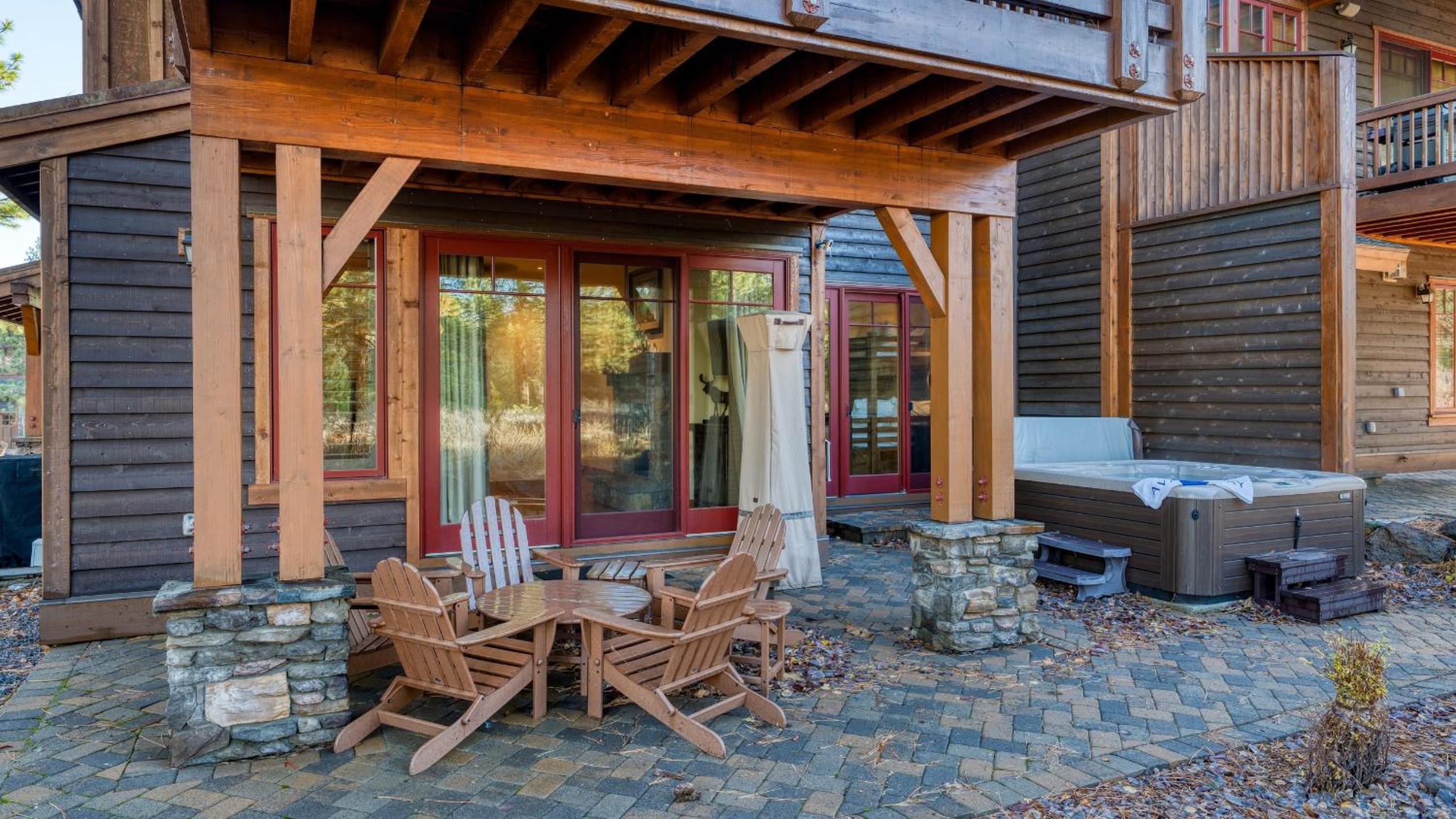 Truckee Escape w Hot Tub Minutes to Skiing Dining Trails Valmont Lodge by Lake Tahoe