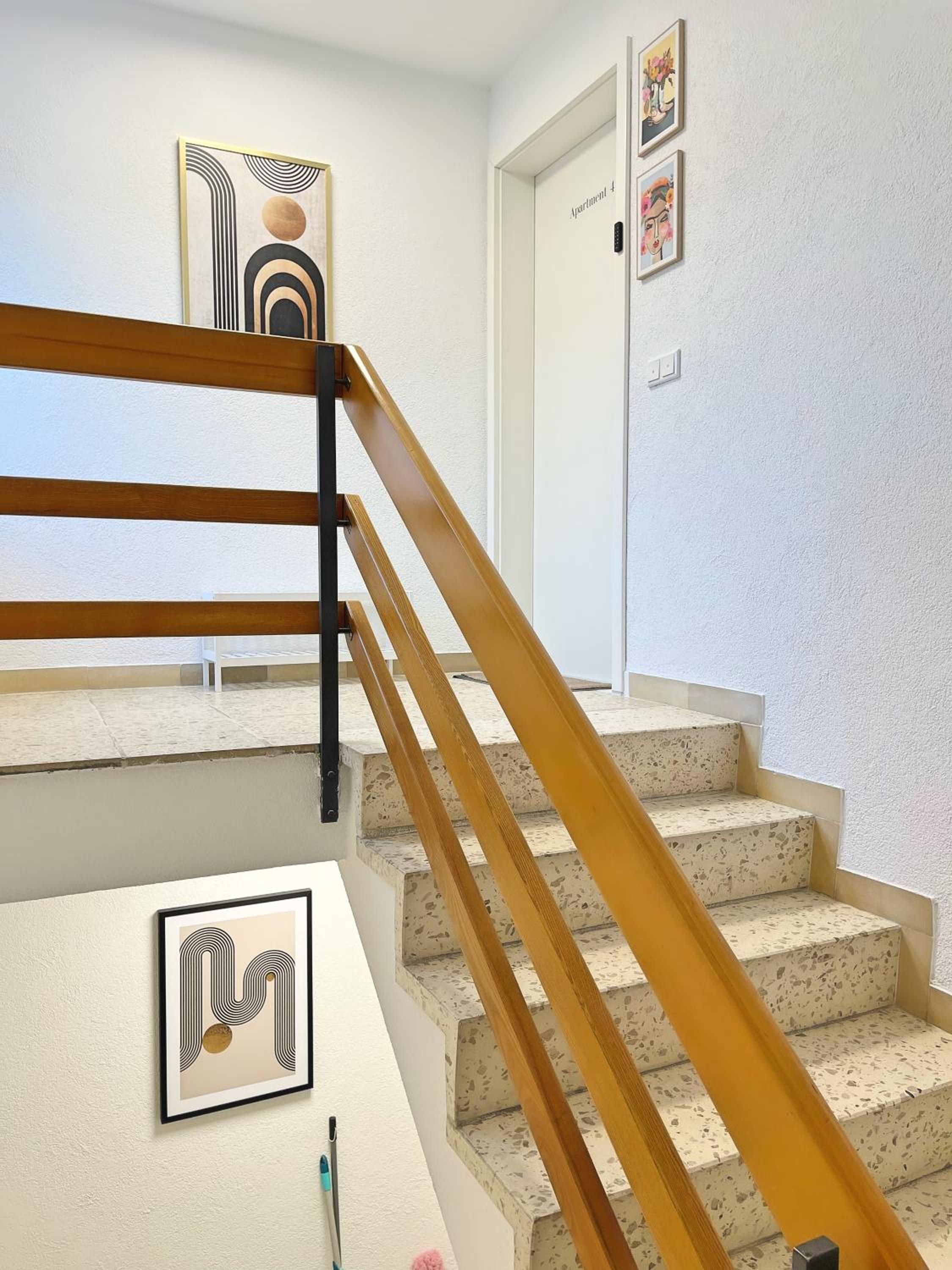 Basilisk Homes - in Grenzach-Wyhlen bei Basel - 4 x Moderne Fewos je 1bis2, 1bis4 oder 1bis6 Pers mit Küche und Balkon oder Terrasse - Parkplätze vorhanden