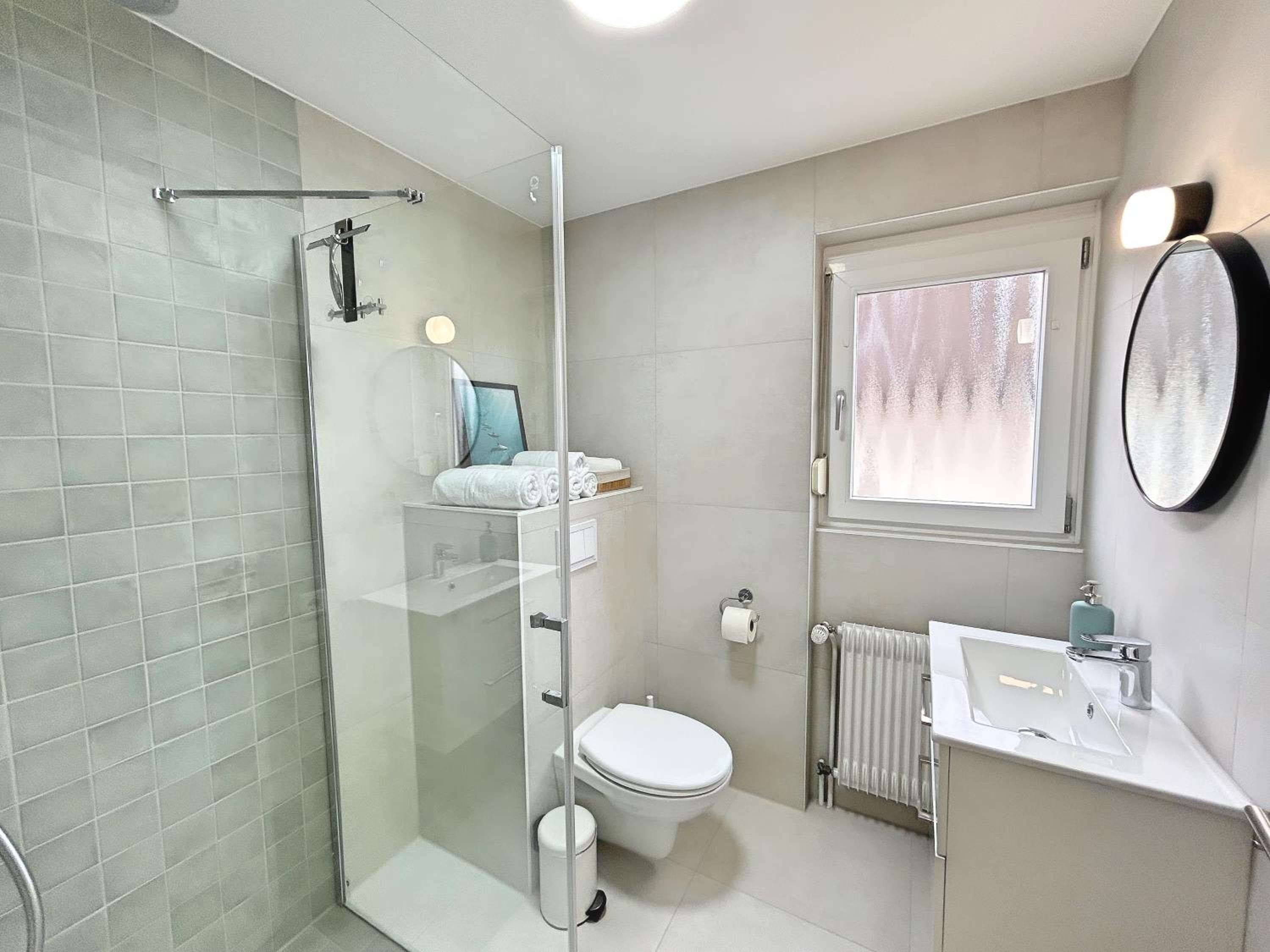 Basilisk Homes - in Grenzach-Wyhlen bei Basel - 4 x Moderne Fewos je 1bis2, 1bis4 oder 1bis6 Pers mit Küche und Balkon oder Terrasse - Parkplätze vorhanden