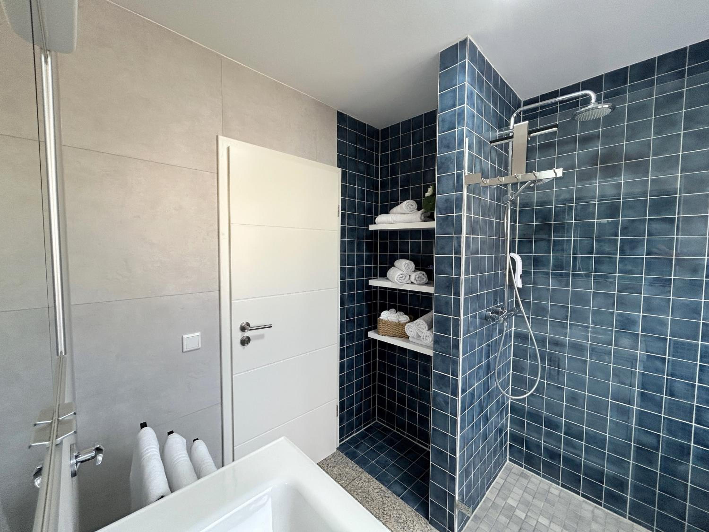Basilisk Homes - in Grenzach-Wyhlen bei Basel - 4 x Moderne Fewos je 1bis2, 1bis4 oder 1bis6 Pers mit Küche und Balkon oder Terrasse - Parkplätze vorhanden