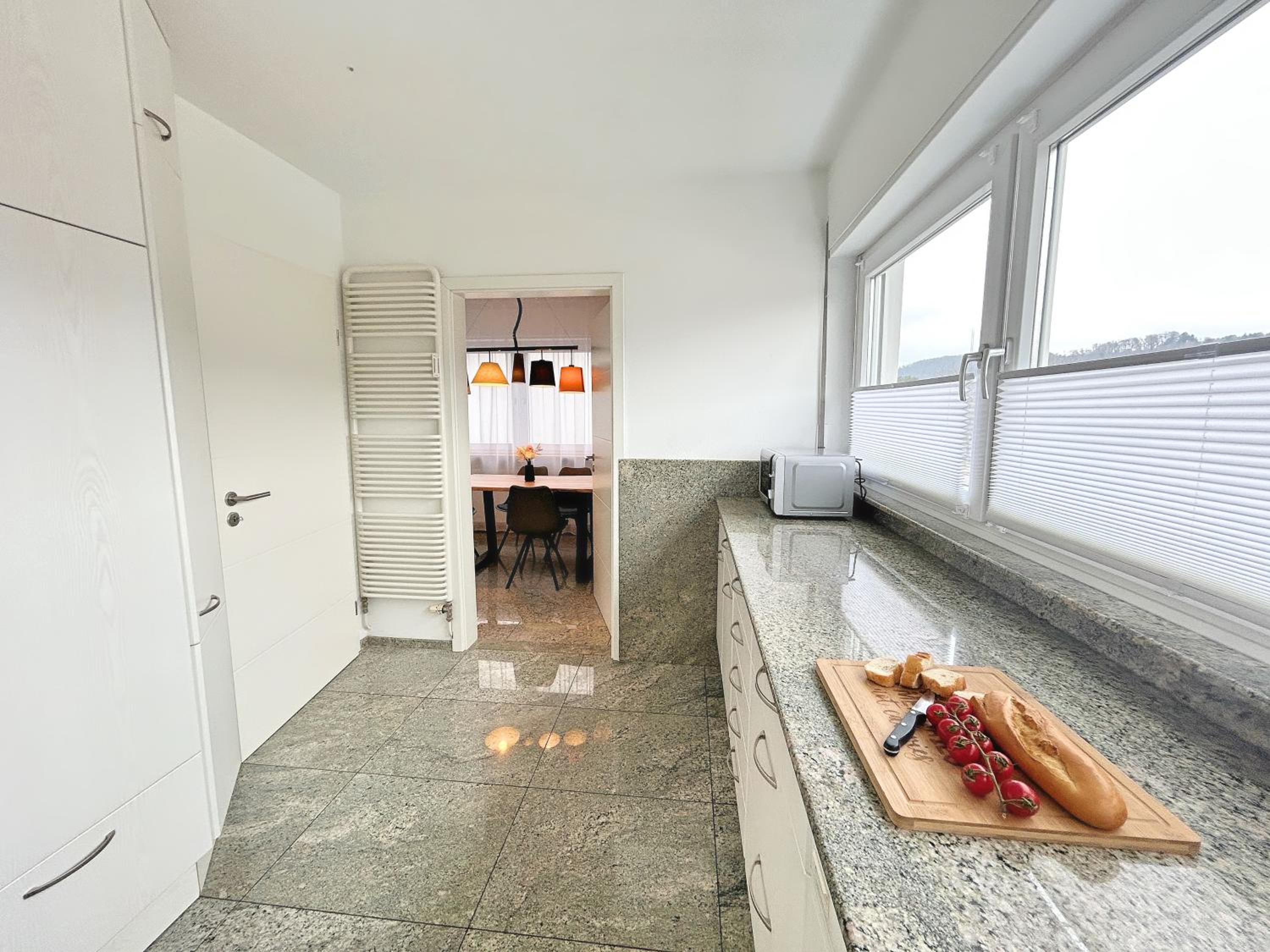 Basilisk Homes - in Grenzach-Wyhlen bei Basel - 4 x Moderne Fewos je 1bis2, 1bis4 oder 1bis6 Pers mit Küche und Balkon oder Terrasse - Parkplätze vorhanden