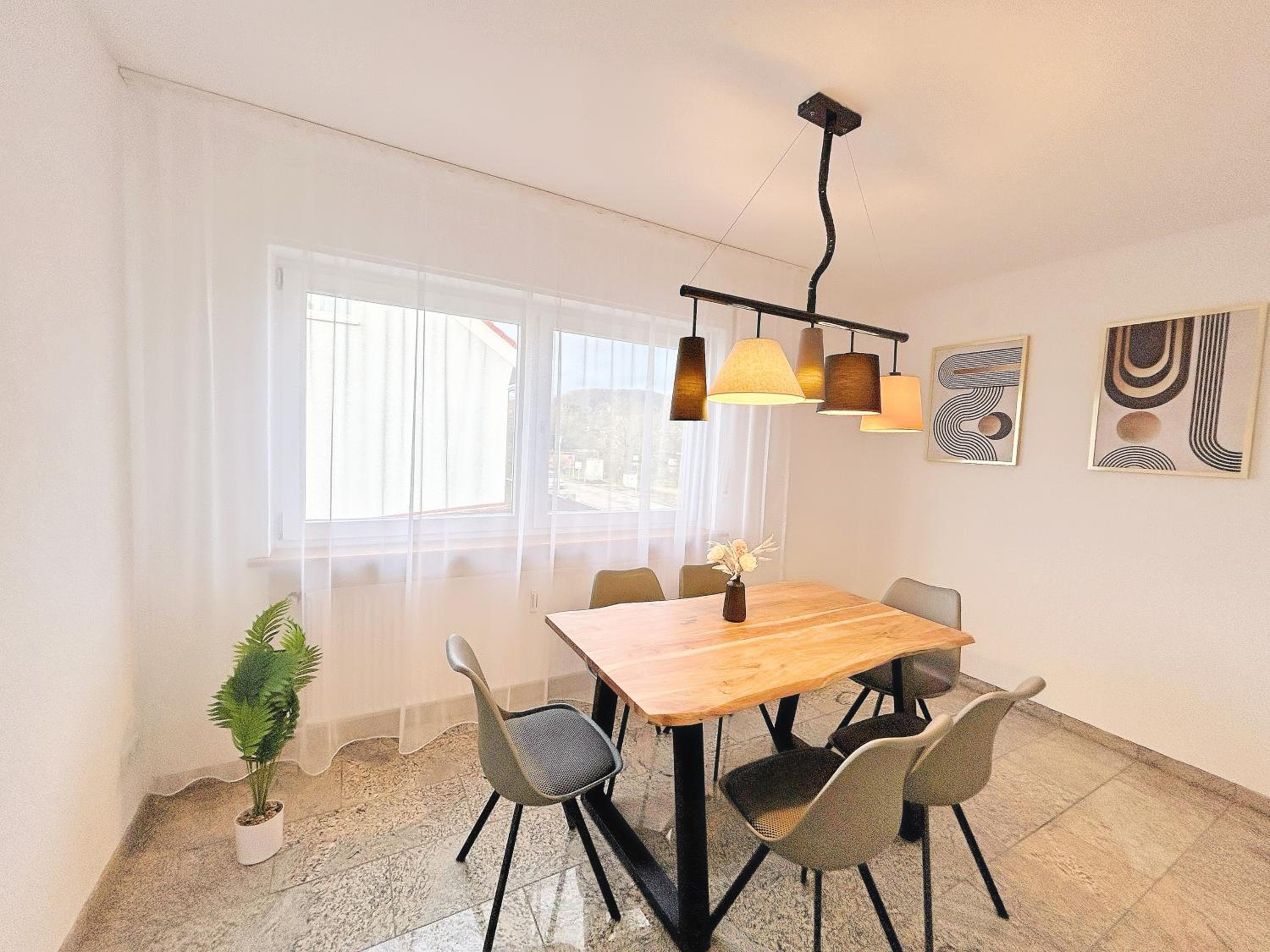 Basilisk Homes - in Grenzach-Wyhlen bei Basel - 4 x Moderne Fewos je 1bis2, 1bis4 oder 1bis6 Pers mit Küche und Balkon oder Terrasse - Parkplätze vorhanden