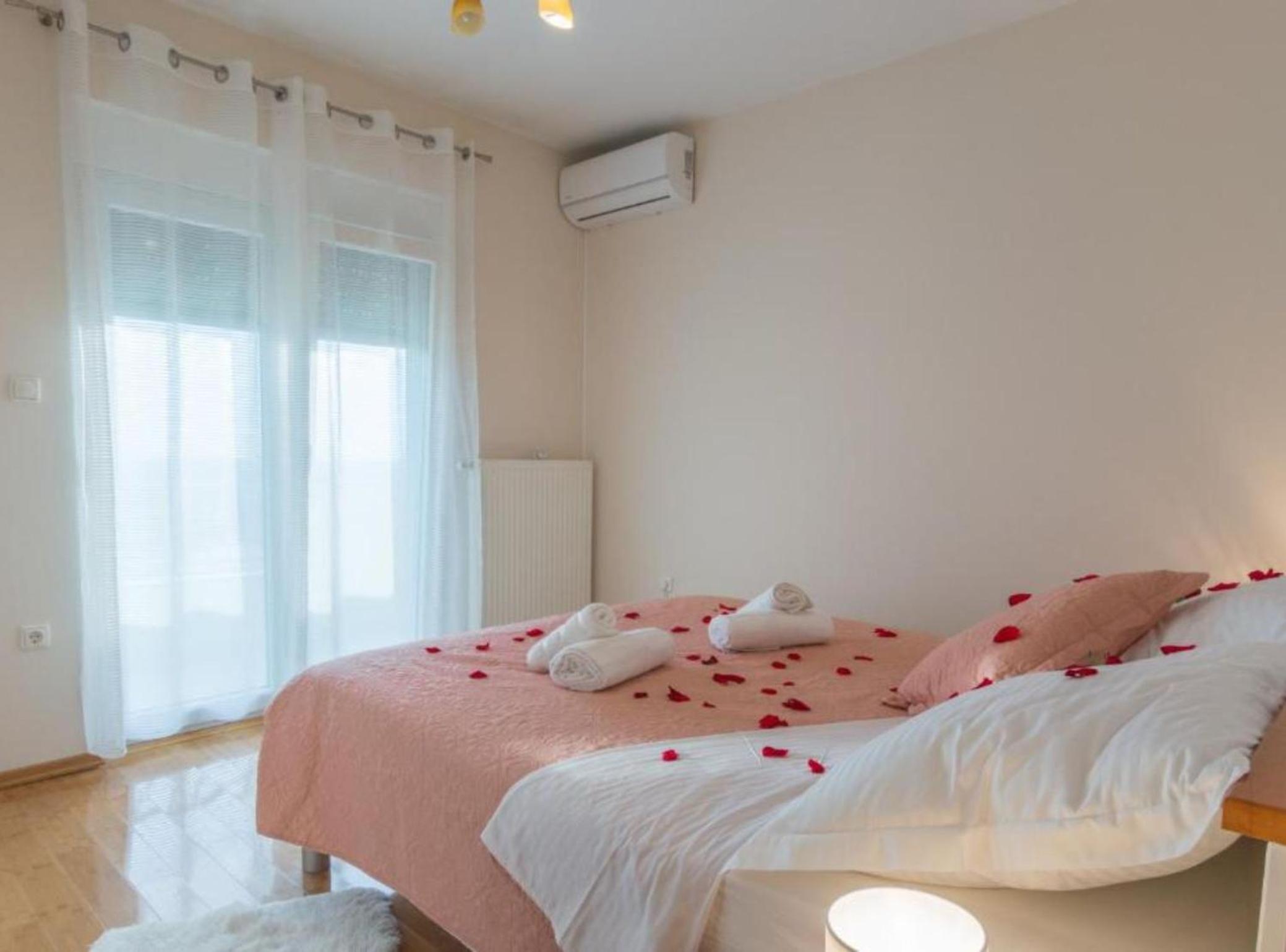 Holiday House BALEN with Swimming Pool