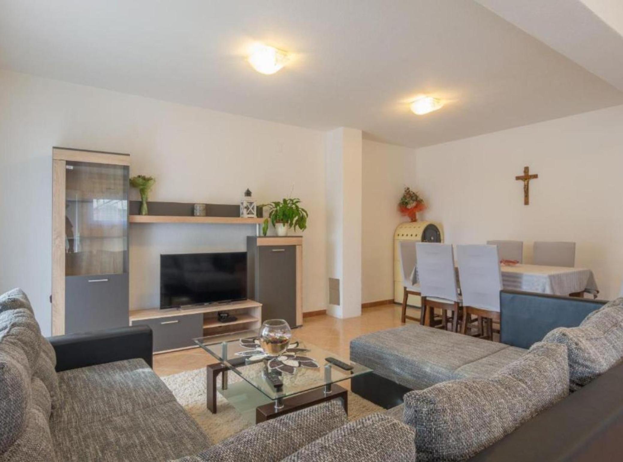 Holiday House BALEN with Swimming Pool