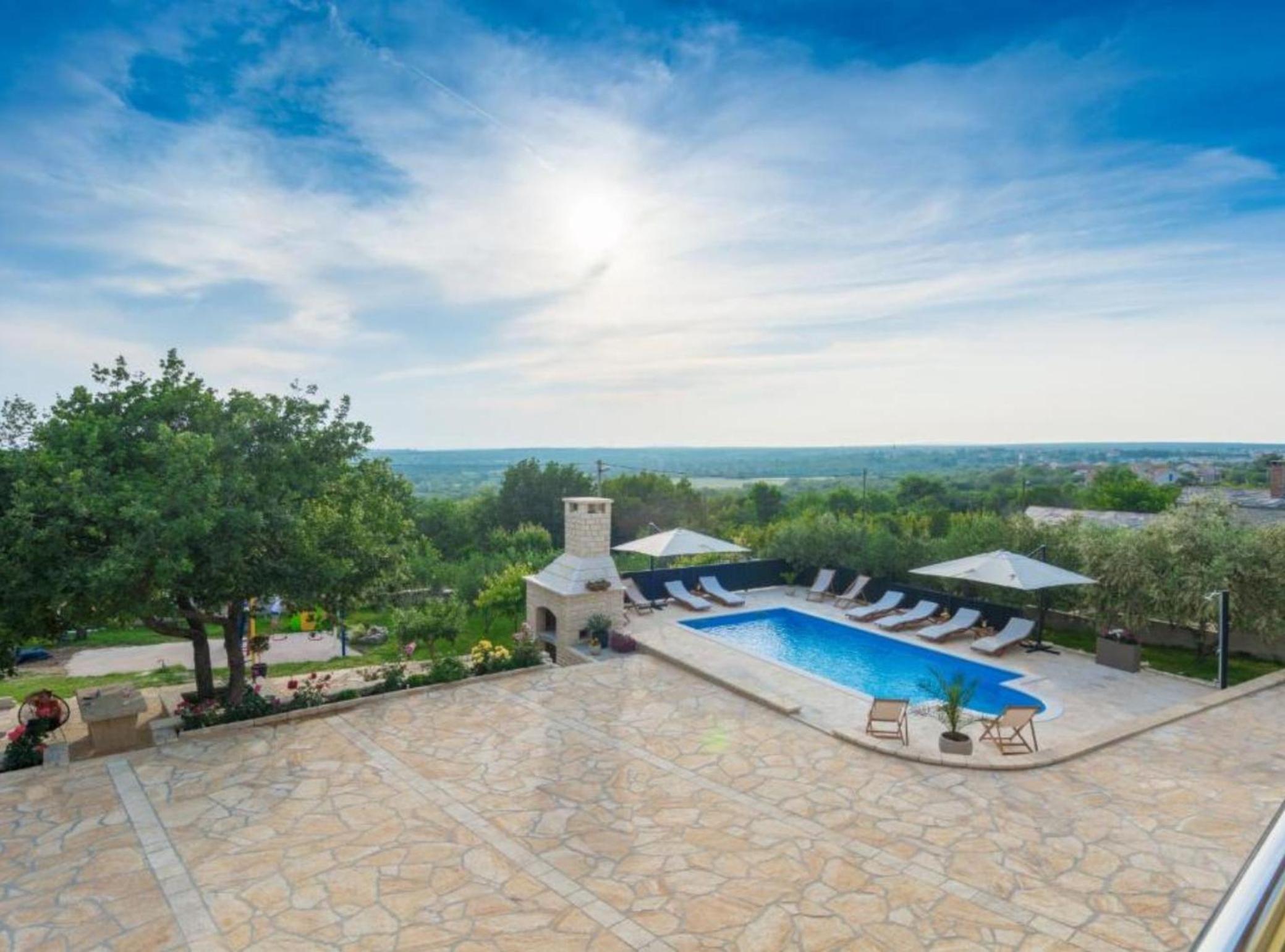 Holiday House BALEN with Swimming Pool