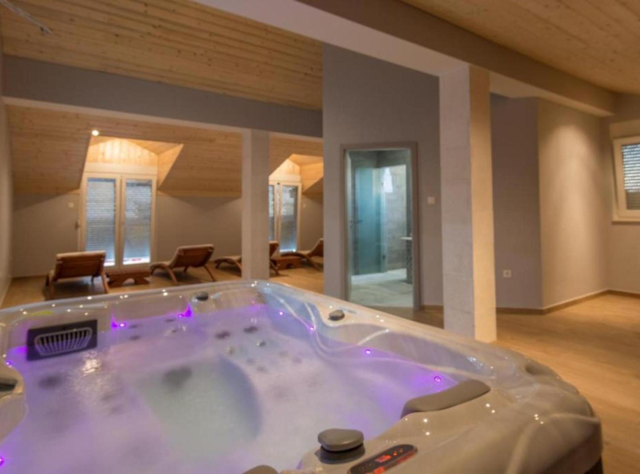Holiday House BALEN with Swimming Pool
