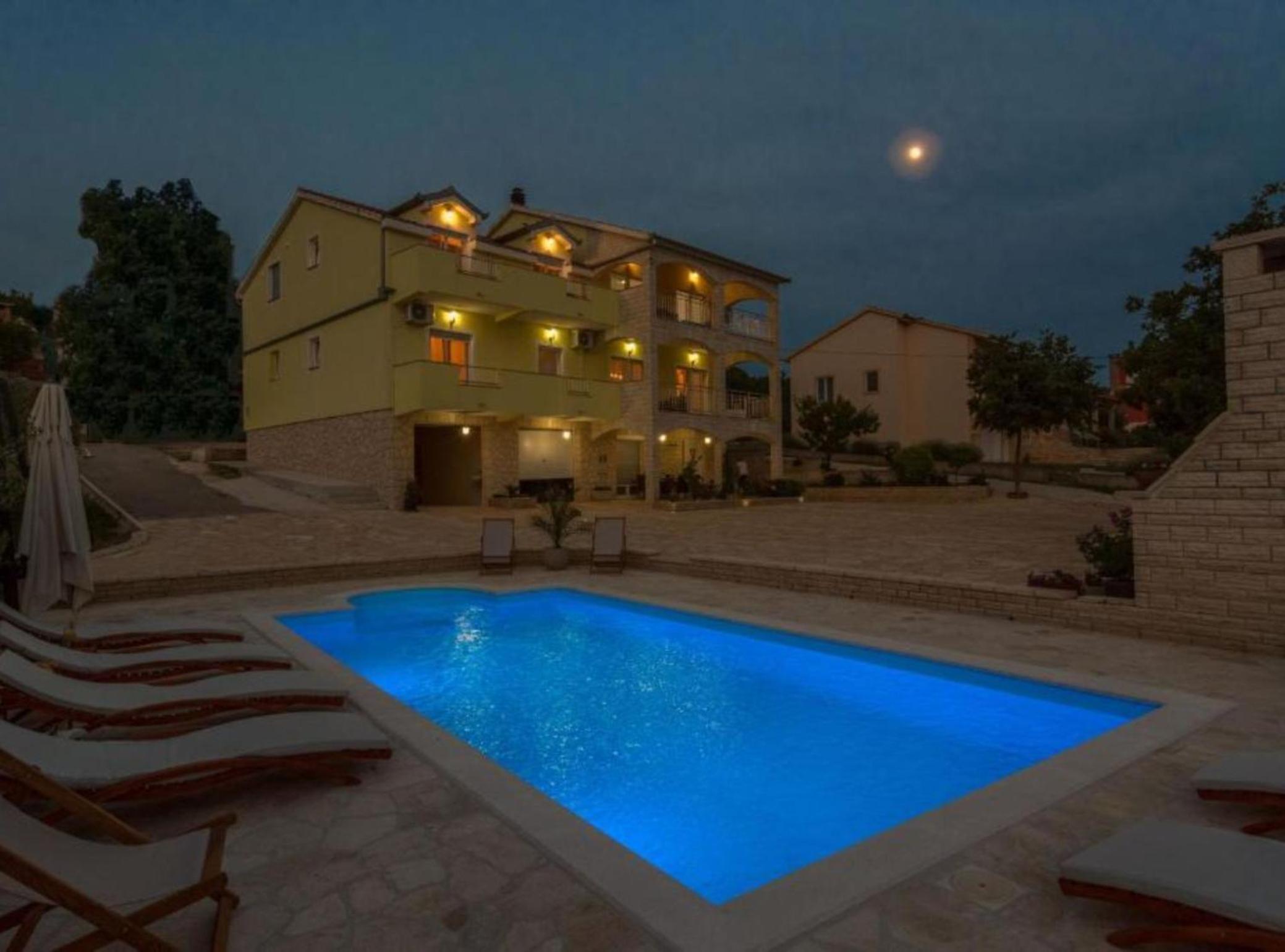 Holiday House BALEN with Swimming Pool