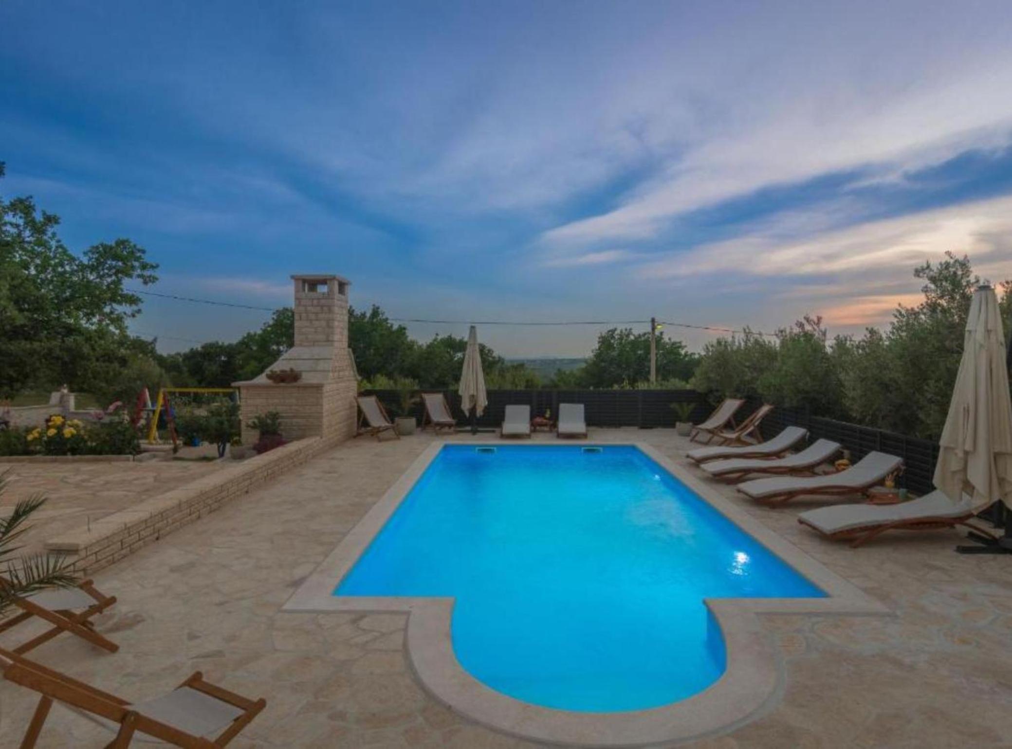 Holiday House BALEN with Swimming Pool