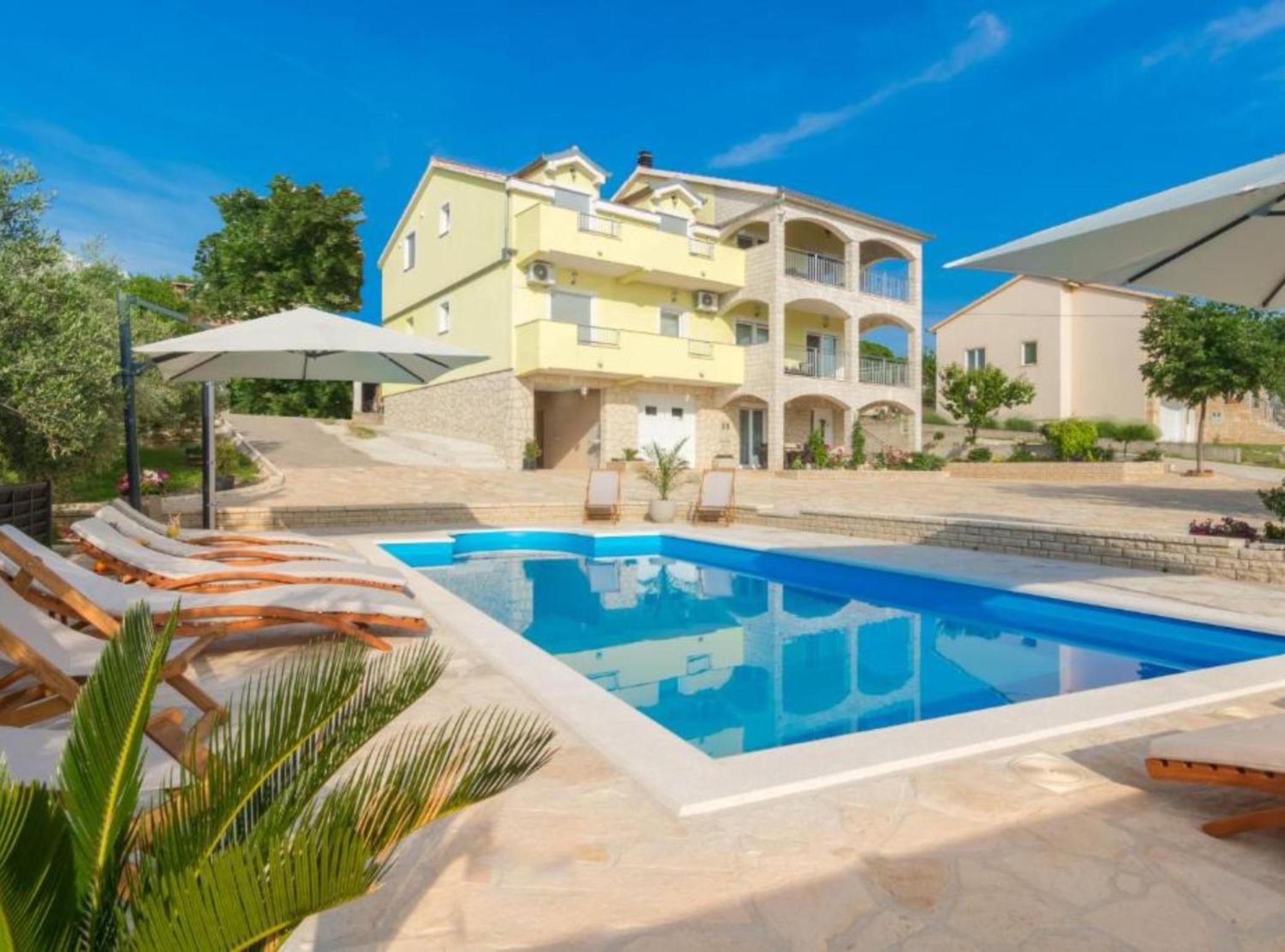 Holiday House BALEN with Swimming Pool