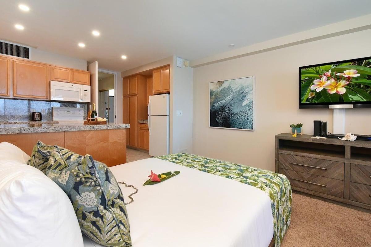 Maui Kai 206 · MK 206 Updated OceanFront Studio w Pool AC Views