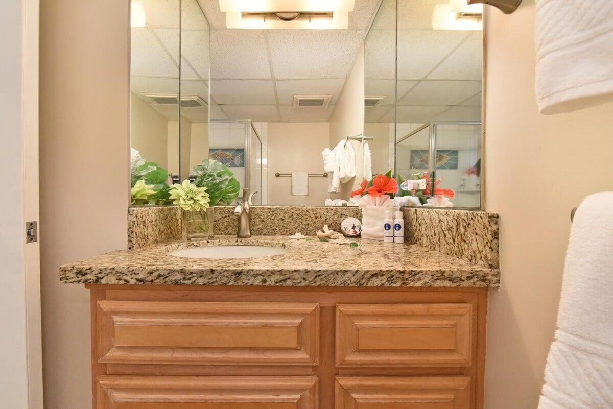 Maui Kai 206 · MK 206 Updated OceanFront Studio w Pool AC Views