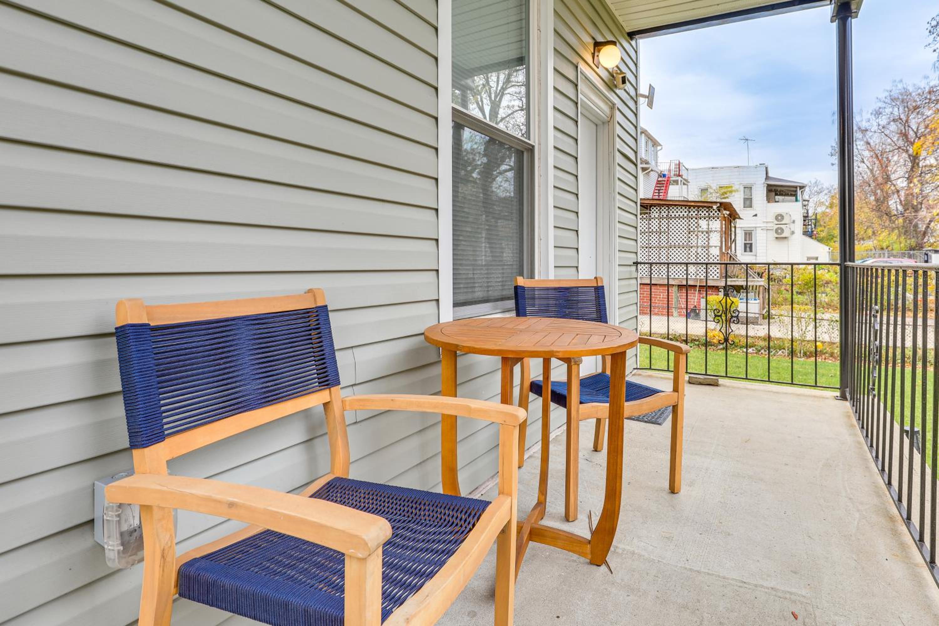 1 Mi to Metro-North! Commuters Apartment Near NYC