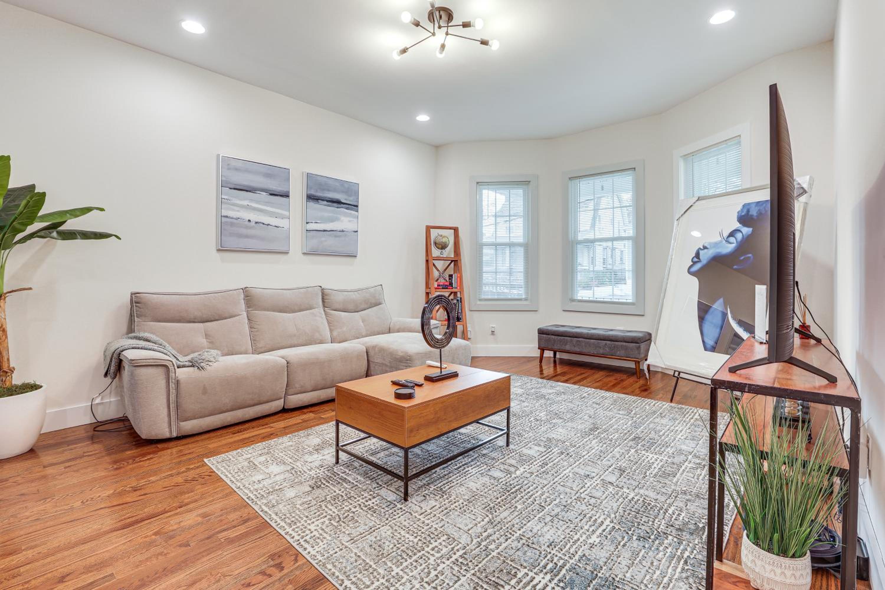 1 Mi to Metro-North! Commuters Apartment Near NYC