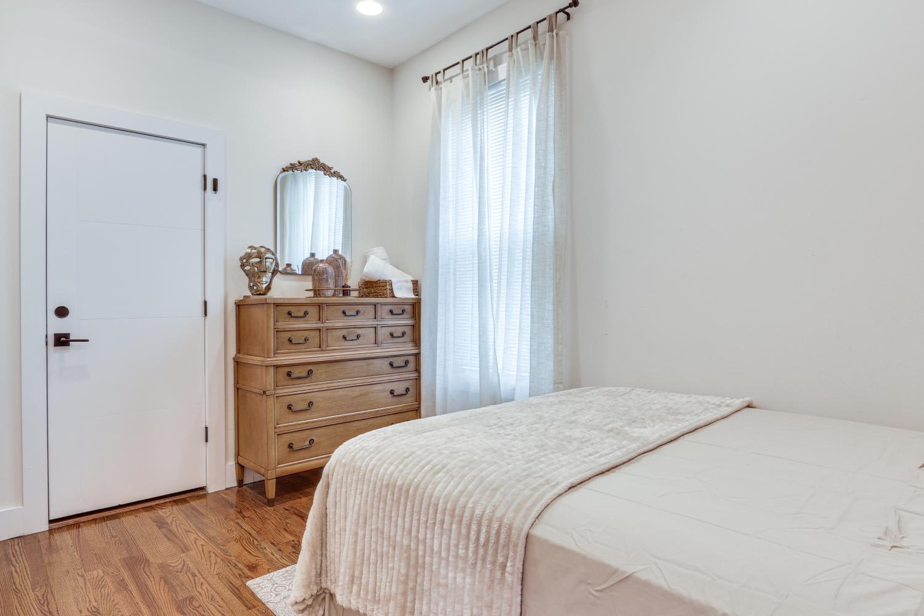 1 Mi to Metro-North! Commuters Apartment Near NYC