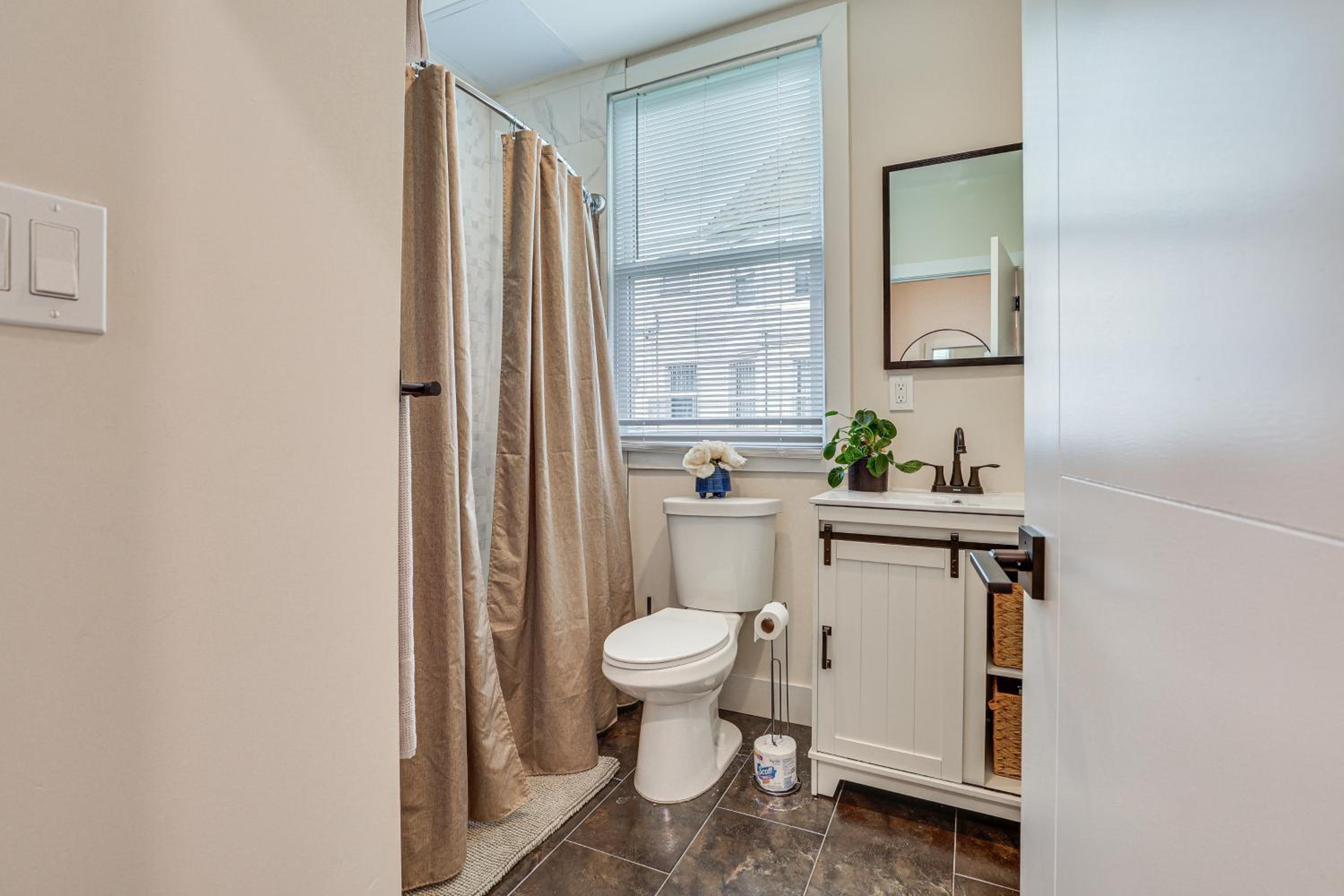 1 Mi to Metro-North! Commuters Apartment Near NYC