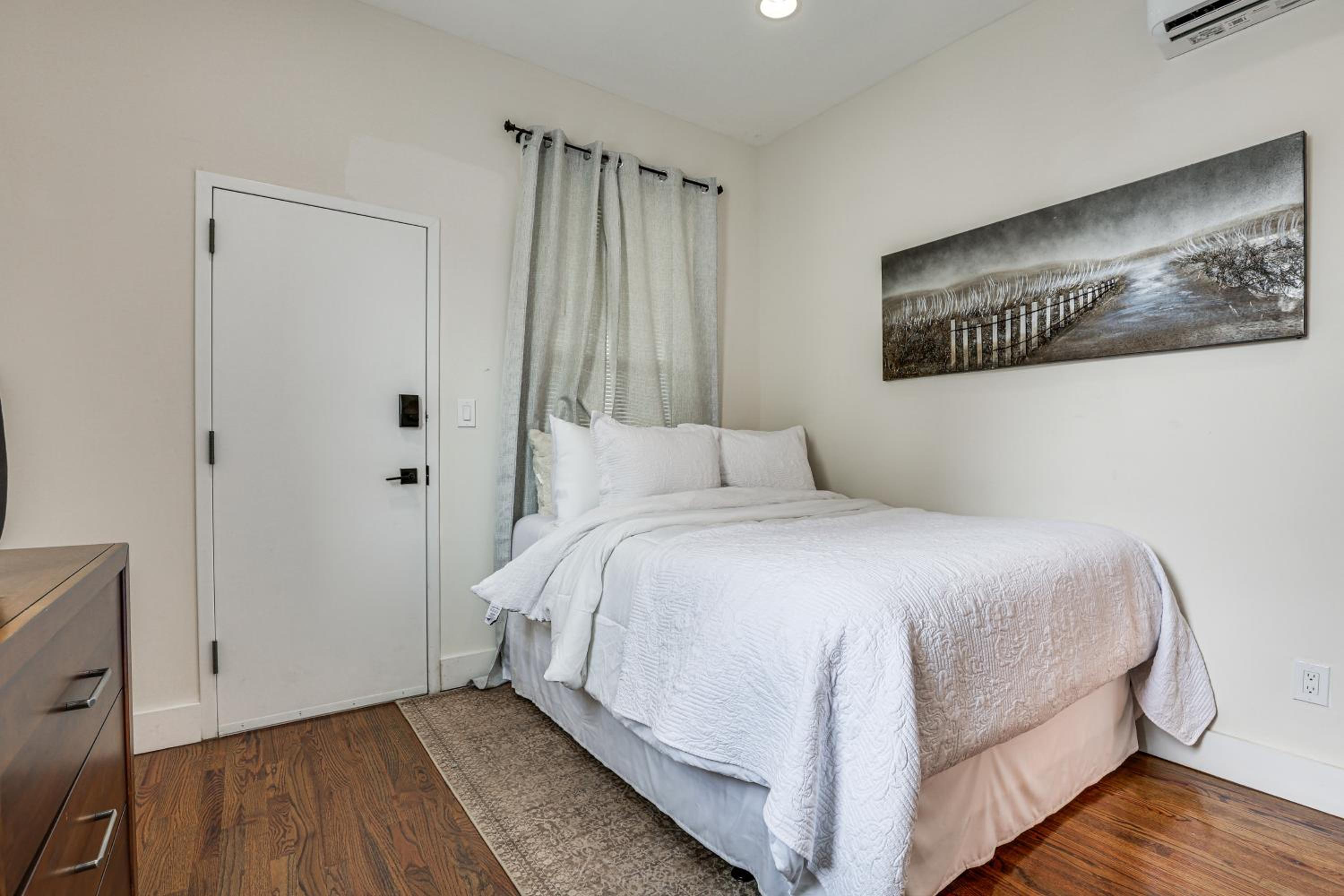 1 Mi to Metro-North! Commuters Apartment Near NYC
