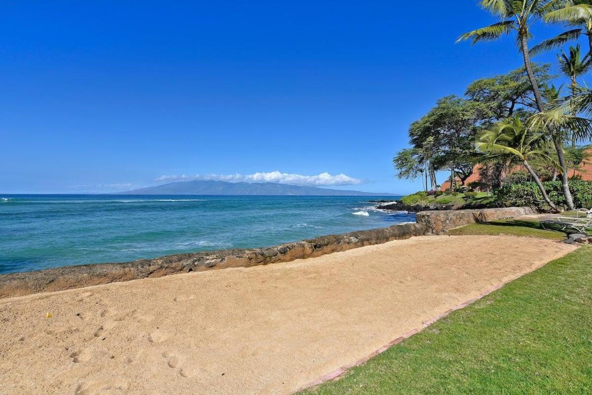 Hoyochi Nikko 105 · HN 105 OceanFront 1BD w Lanai AC Steps from