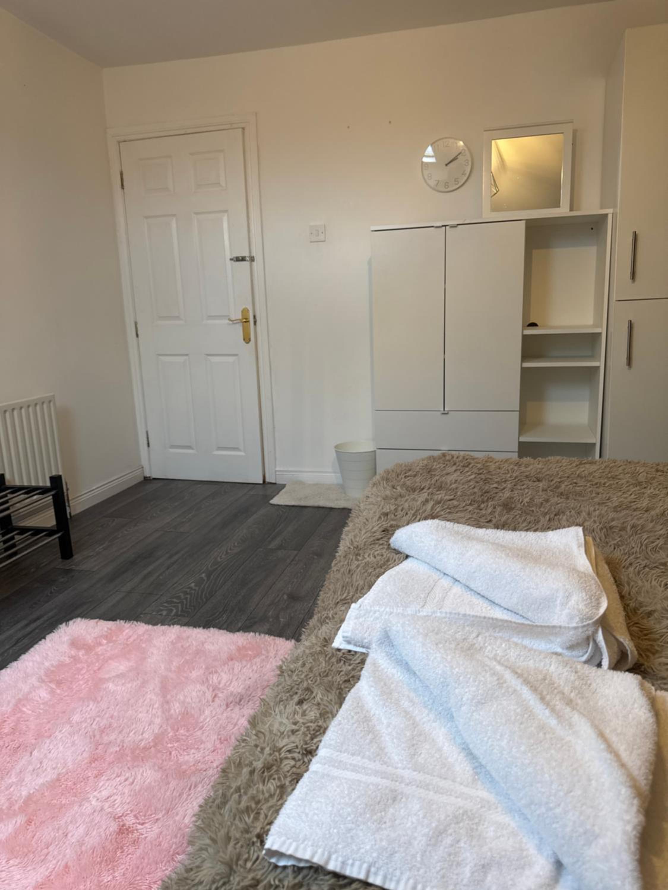 Cozy Room in Quiet Cul-de-Sac Near City Centre