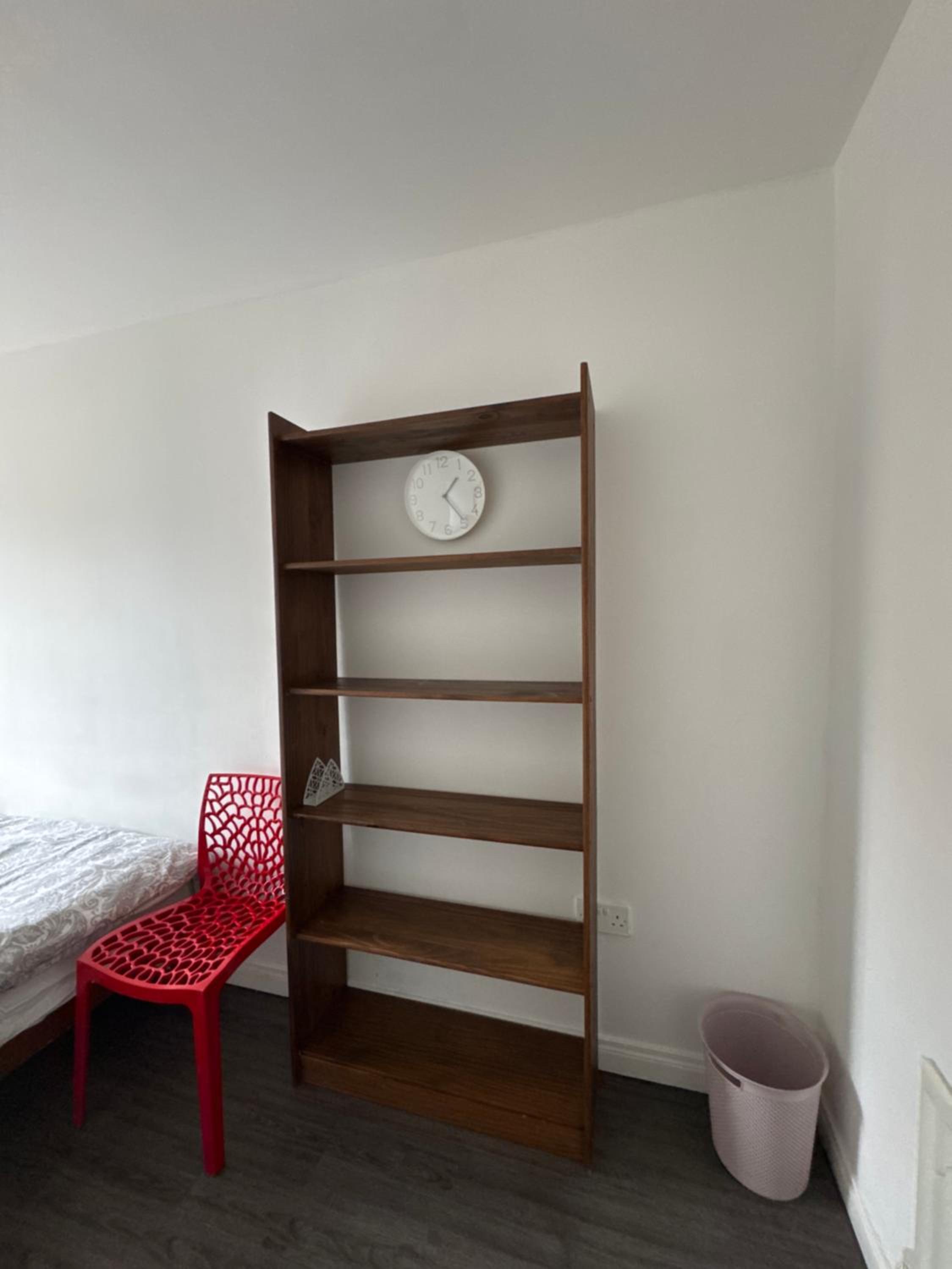 Cozy Room in Quiet Cul-de-Sac Near City Centre