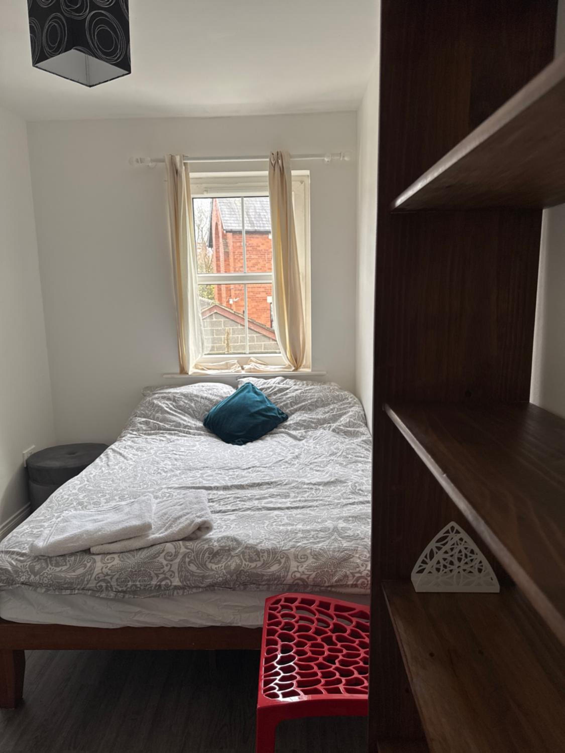 Cozy Room in Quiet Cul-de-Sac Near City Centre