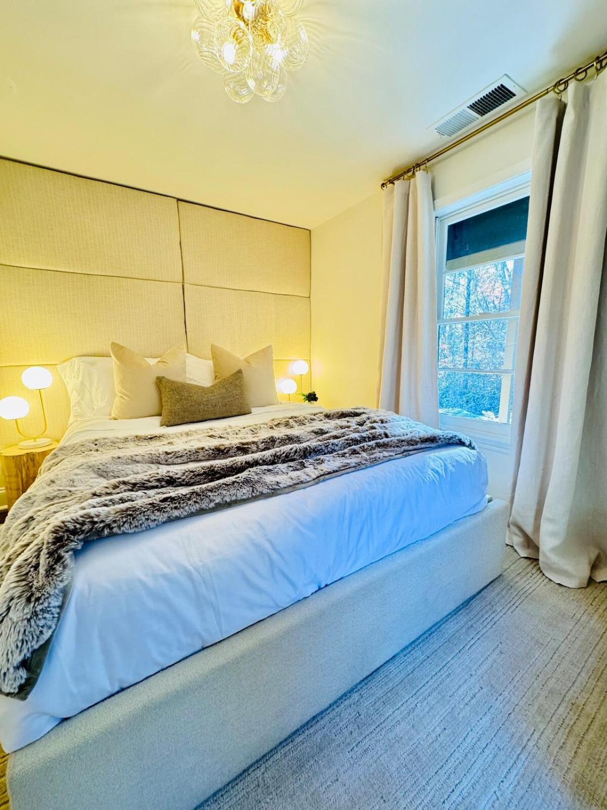 Boutique Farmhouse at Montaluce Winery-Weddings-Nature-Hiking-Fast WIFI-Easy Parking