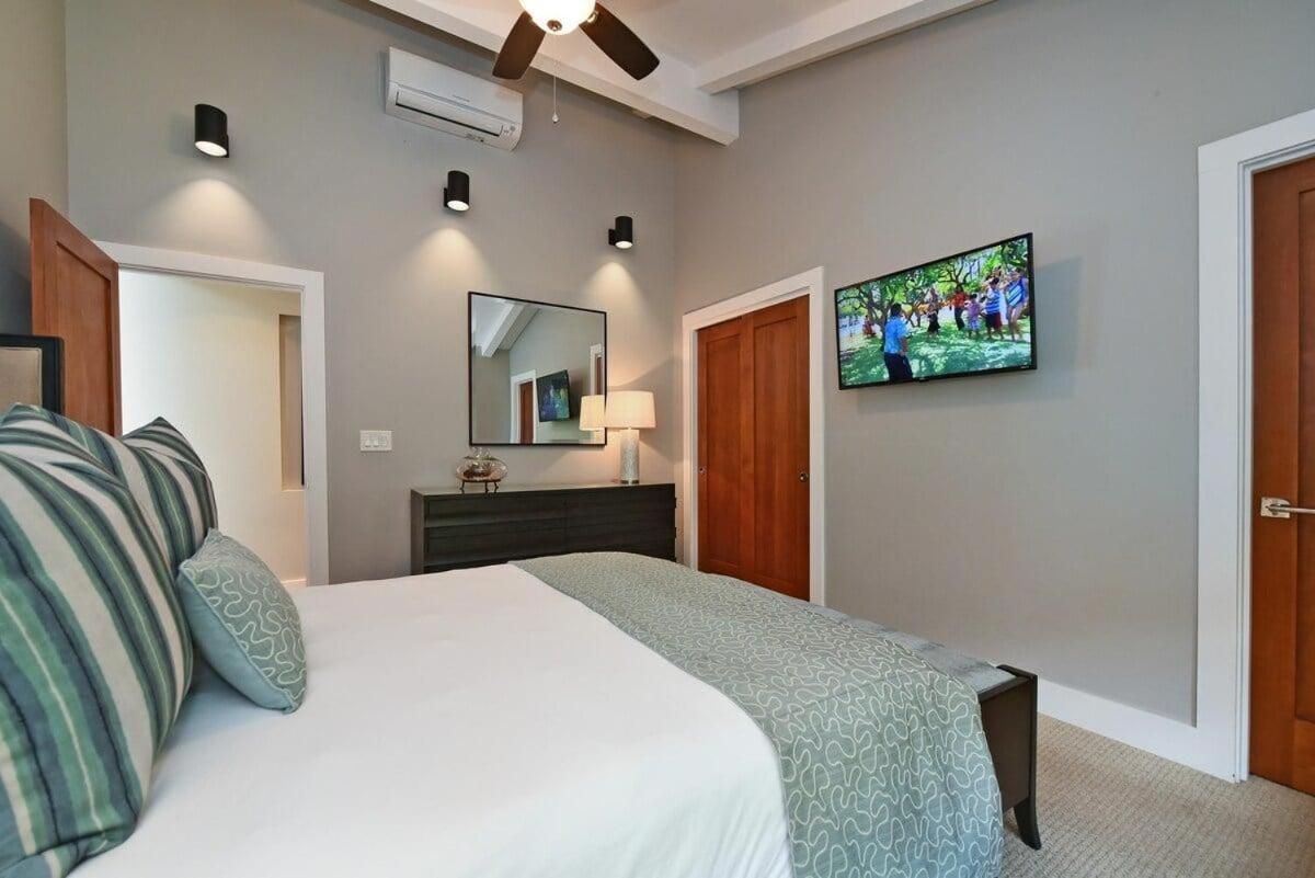 Hale Nui · HALE NUI Luxury Retreat 5BD w Private Pool Hot Tub