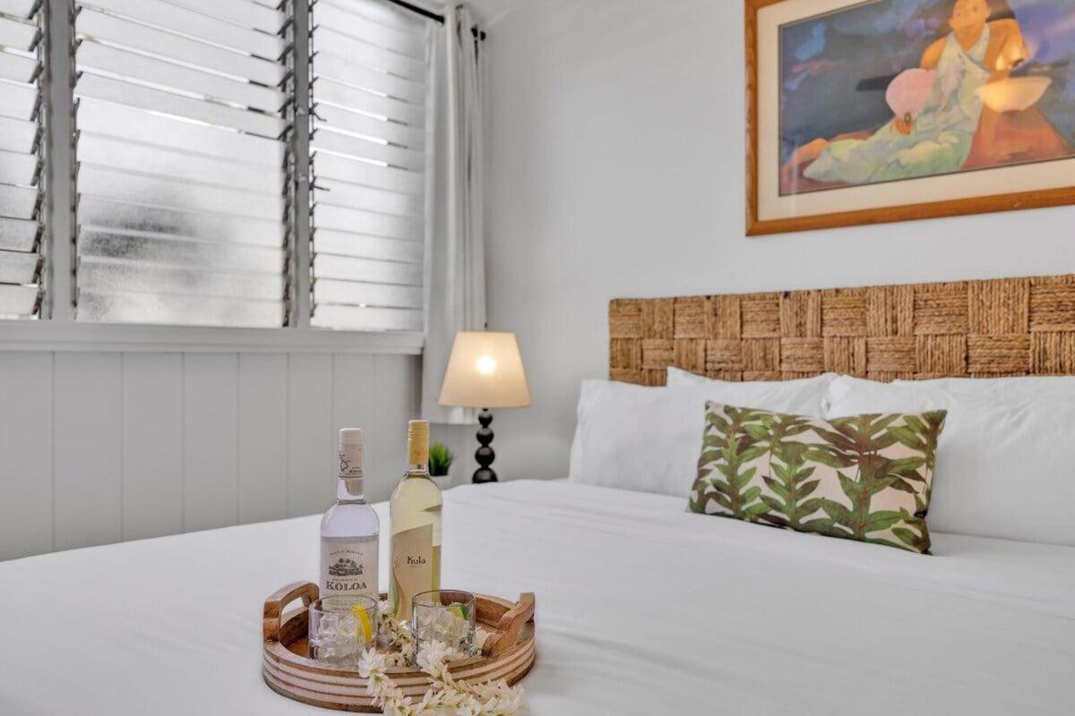 Hale Kai 110 · HKI 110 1BD Condo w Oceanviews and Oceanfront Poo