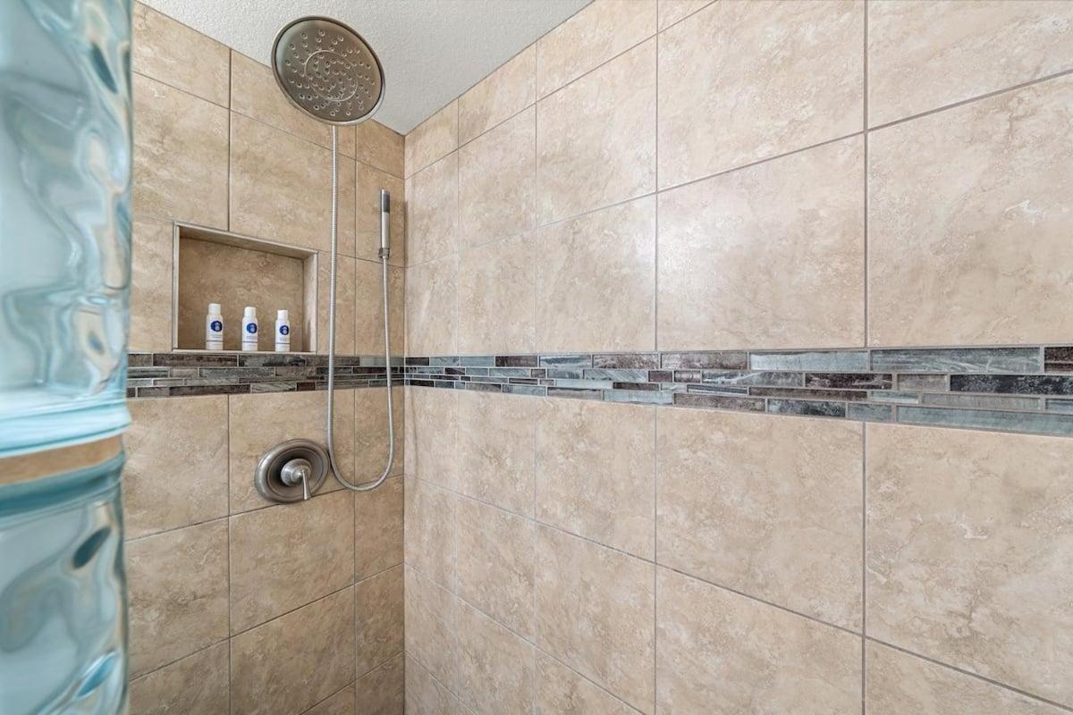 Maui Vista 1106 · MV 1106 Updated 1BD Condo Steps from Beach Poo