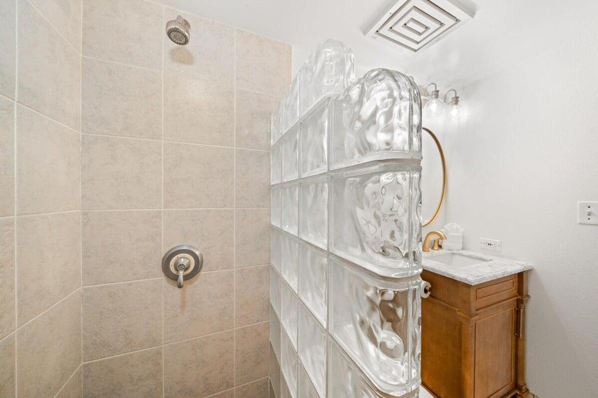 Kamaole Sands 8409 · KAS 8409 Ocean Views from this Freshly Upda