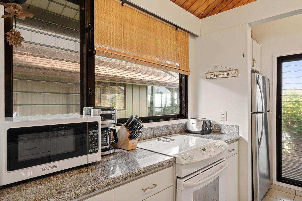Kahana Village 26 · KHV 26 2BD Direct Ocean Front with Amazing S
