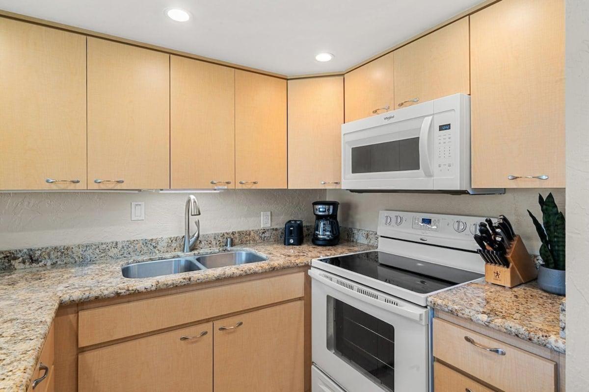 Papakea B110 · PK B110 Enjoy Ocean Views 1BD w Pool and Hot Tub