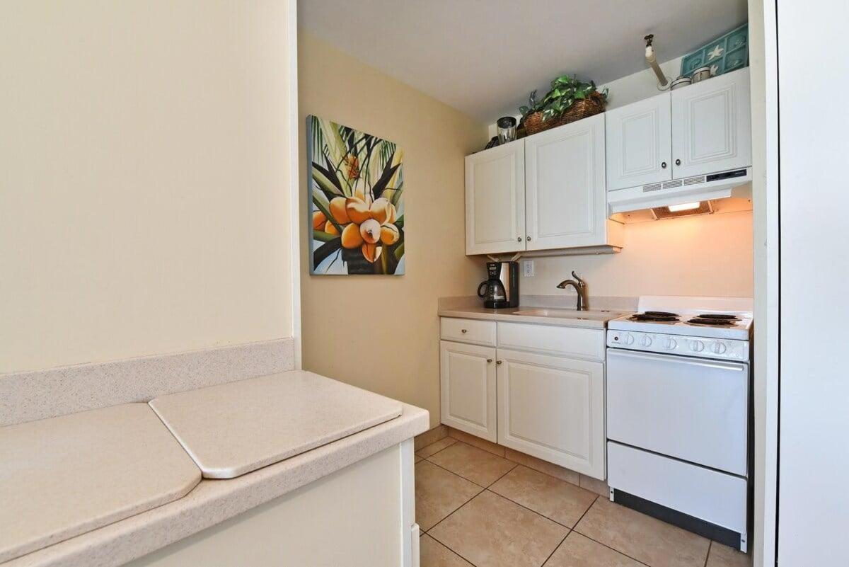 Valley Isle 407 · VI 407 BeachFront Studio w Pool