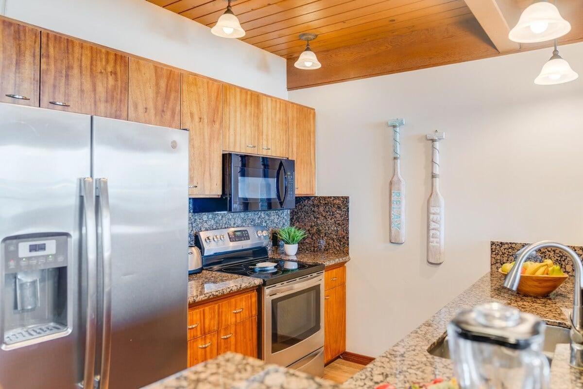 Kahana Outrigger 3A2 · KHO 3A2 Updated OceanFront 3BD wPool AC O