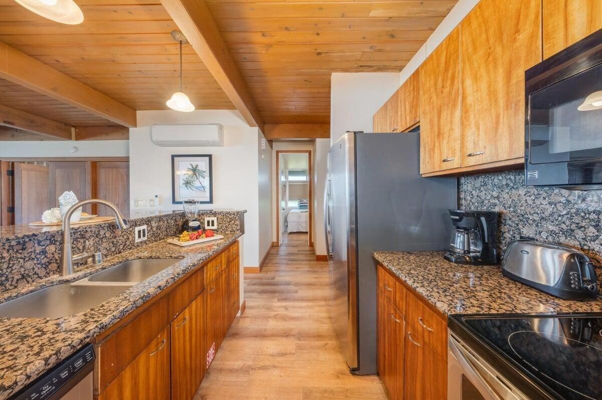 Kahana Outrigger 3A2 · KHO 3A2 Updated OceanFront 3BD wPool AC O
