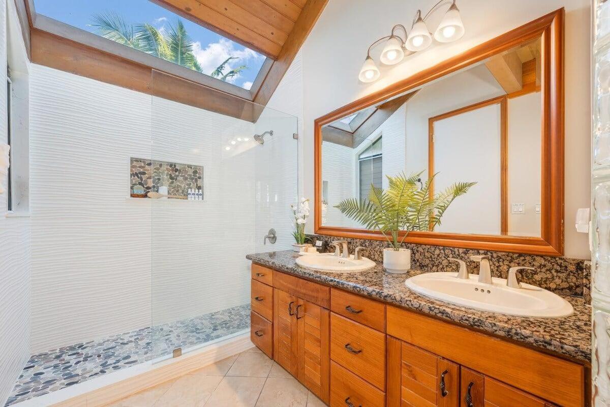 Kahana Outrigger 3A2 · KHO 3A2 Updated OceanFront 3BD wPool AC O