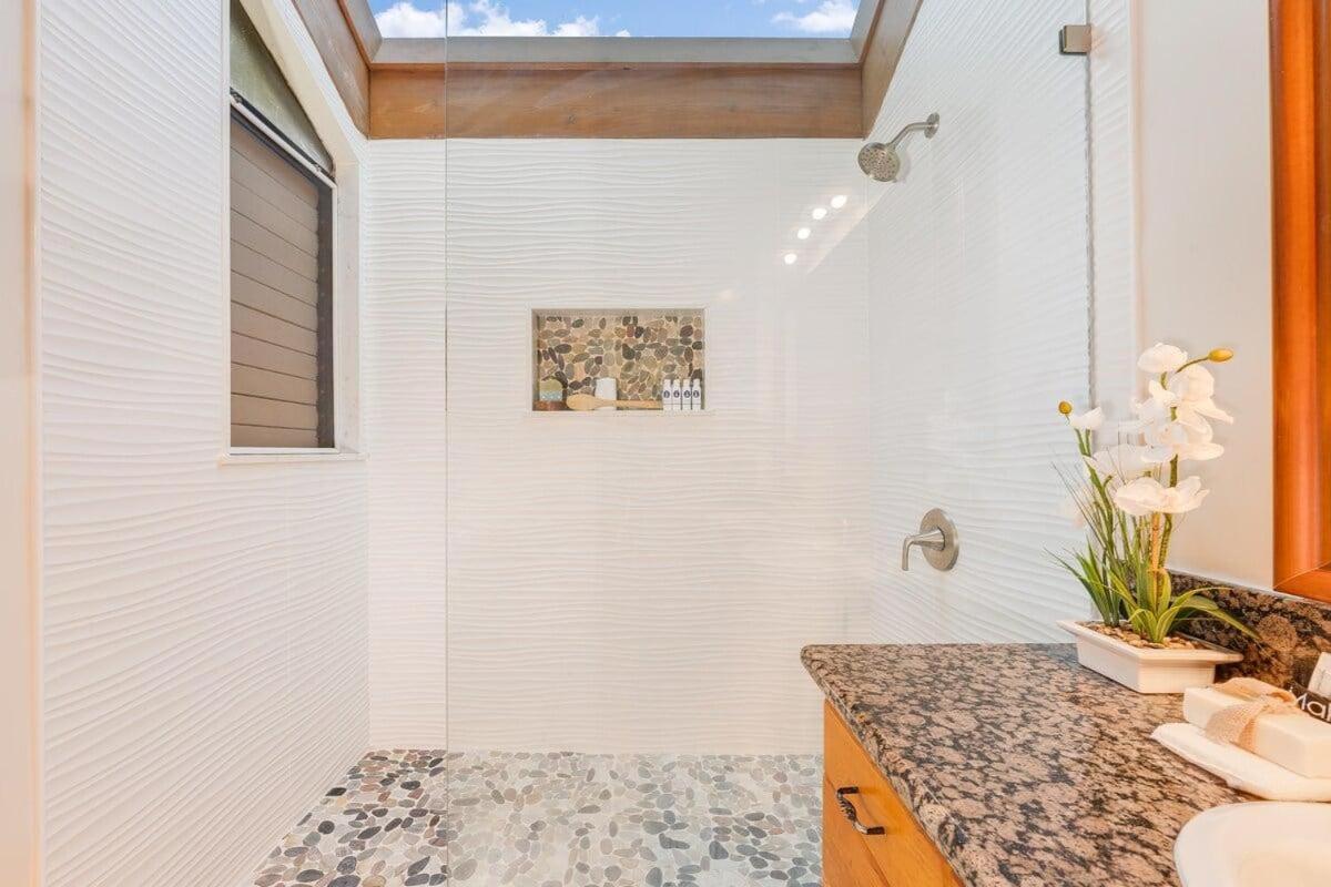 Kahana Outrigger 3A2 · KHO 3A2 Updated OceanFront 3BD wPool AC O