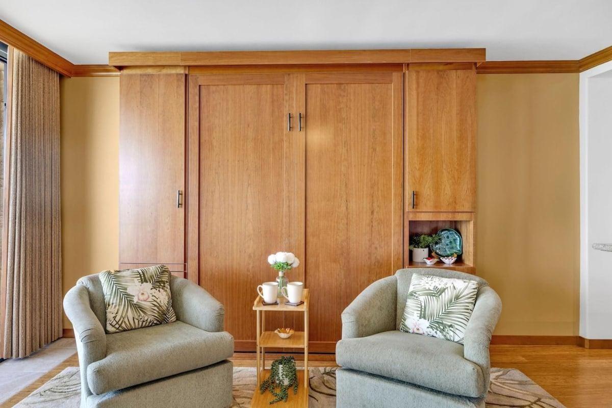 Paki Maui 301 · Direct Oceanfront Views Remodeled 2BD Condo