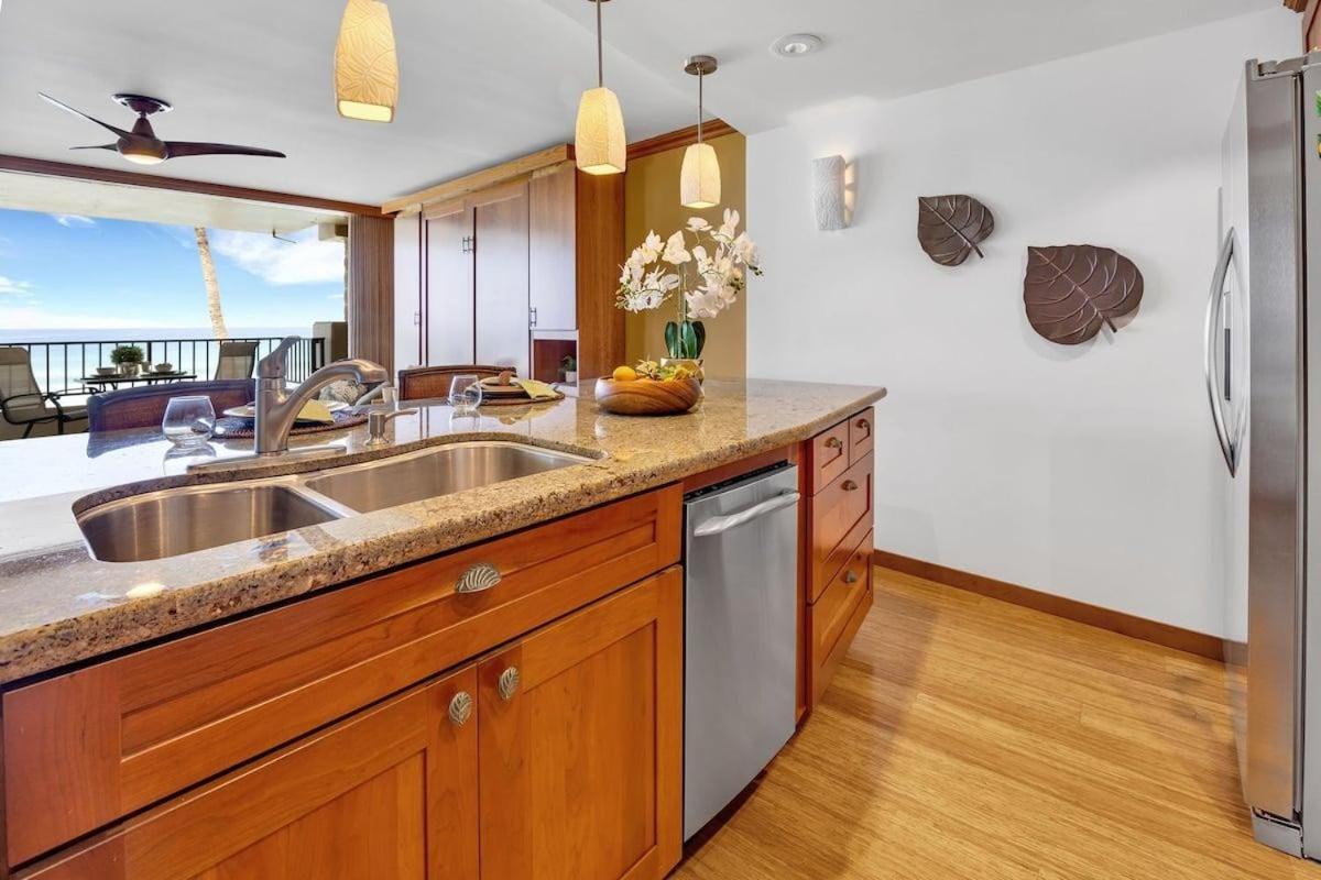 Paki Maui 301 · Direct Oceanfront Views Remodeled 2BD Condo