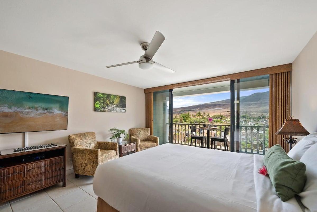 Lahaina Shores 306 · LS 306 Dream Maui Studio by the Beach Pool