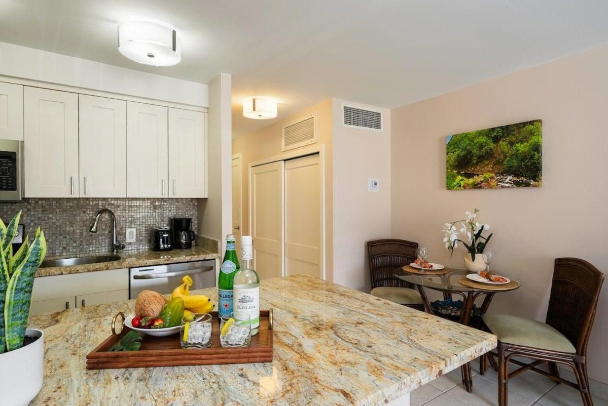 Lahaina Shores 306 · LS 306 Dream Maui Studio by the Beach Pool