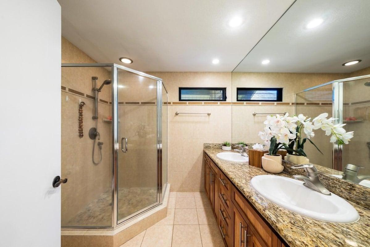 Kahana Village 32 · KHV 32 Direct Oceanfront Views Remodeled 2BD