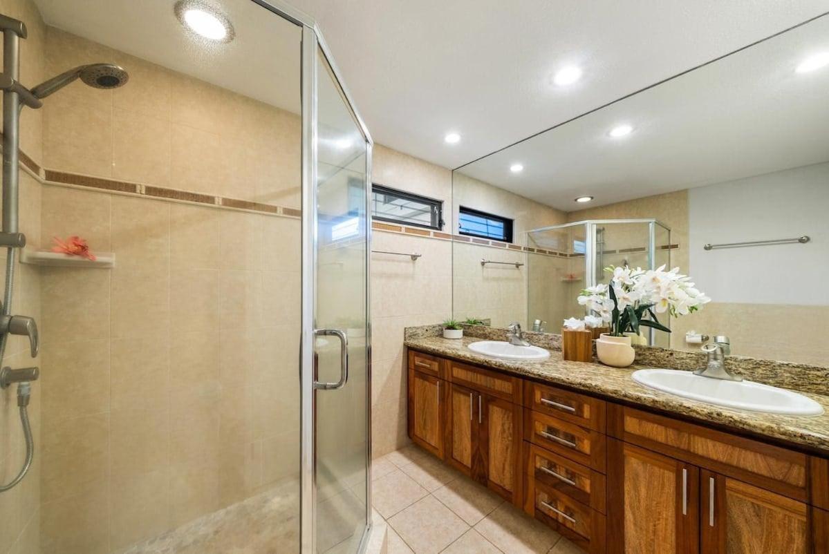 Kahana Village 32 · KHV 32 Direct Oceanfront Views Remodeled 2BD