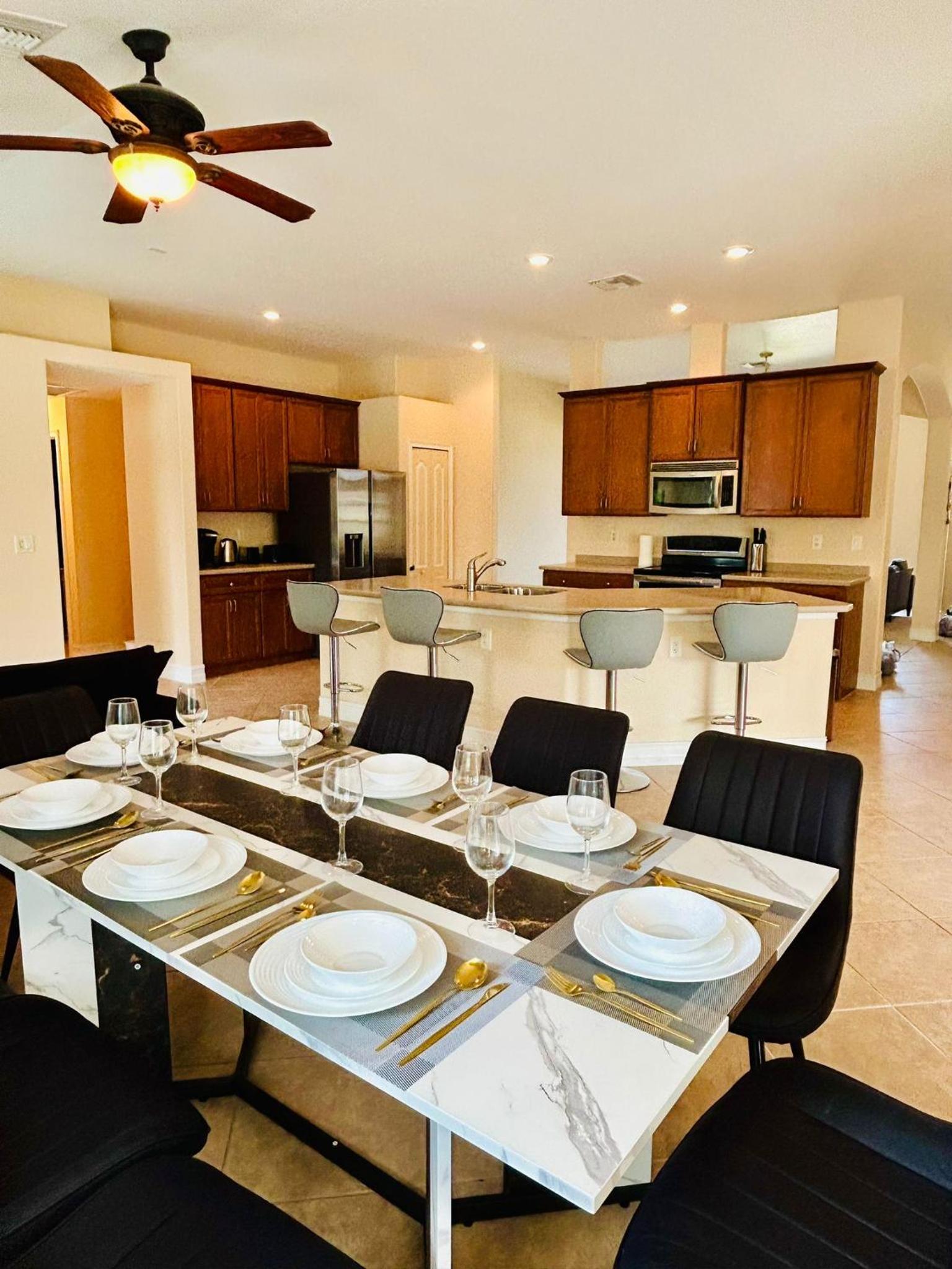 Waterfront VILLA with SPA&heated Pool, sunset view, Family&Pets Friendly