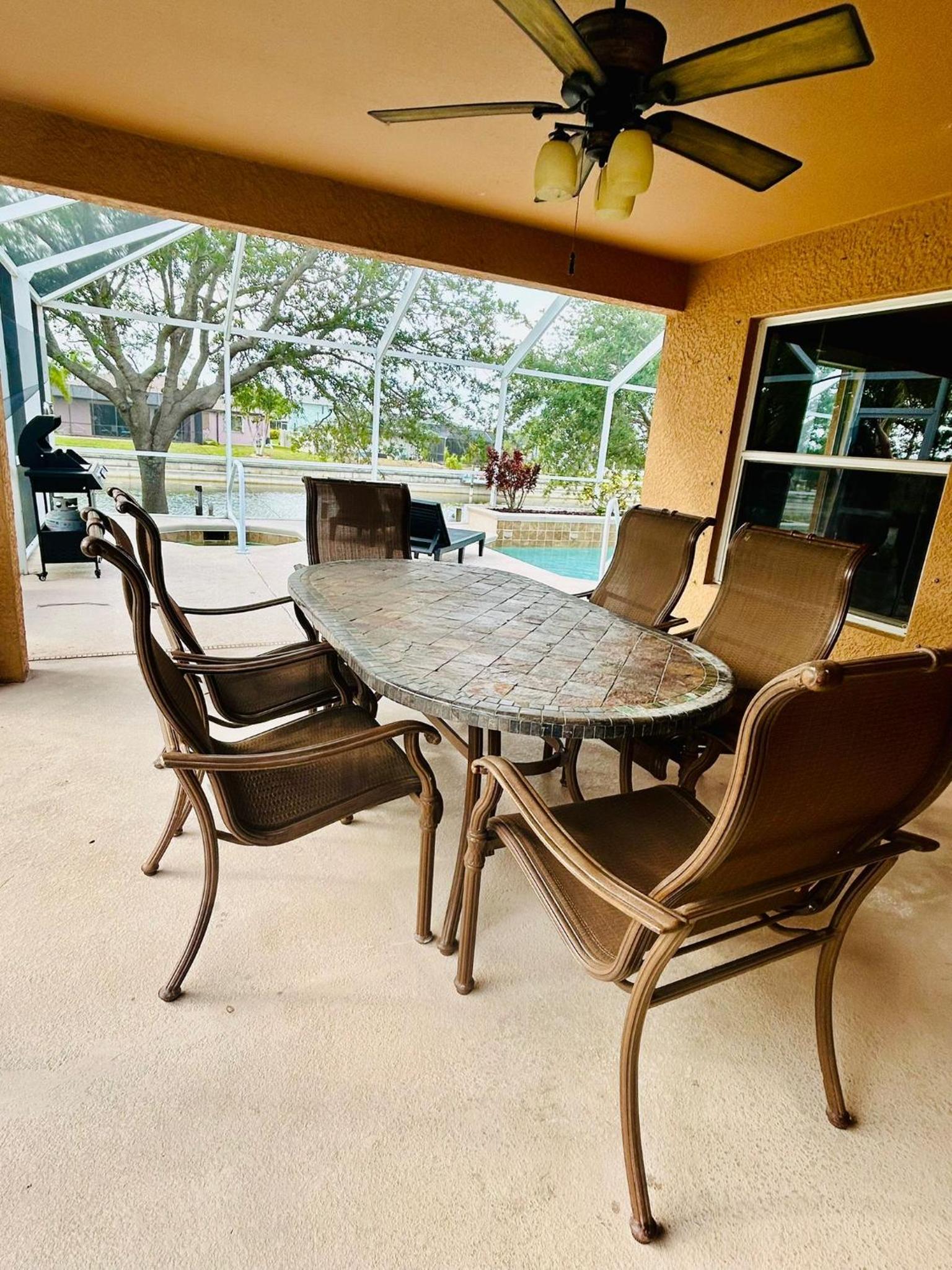 Waterfront VILLA with SPA&heated Pool, sunset view, Family&Pets Friendly