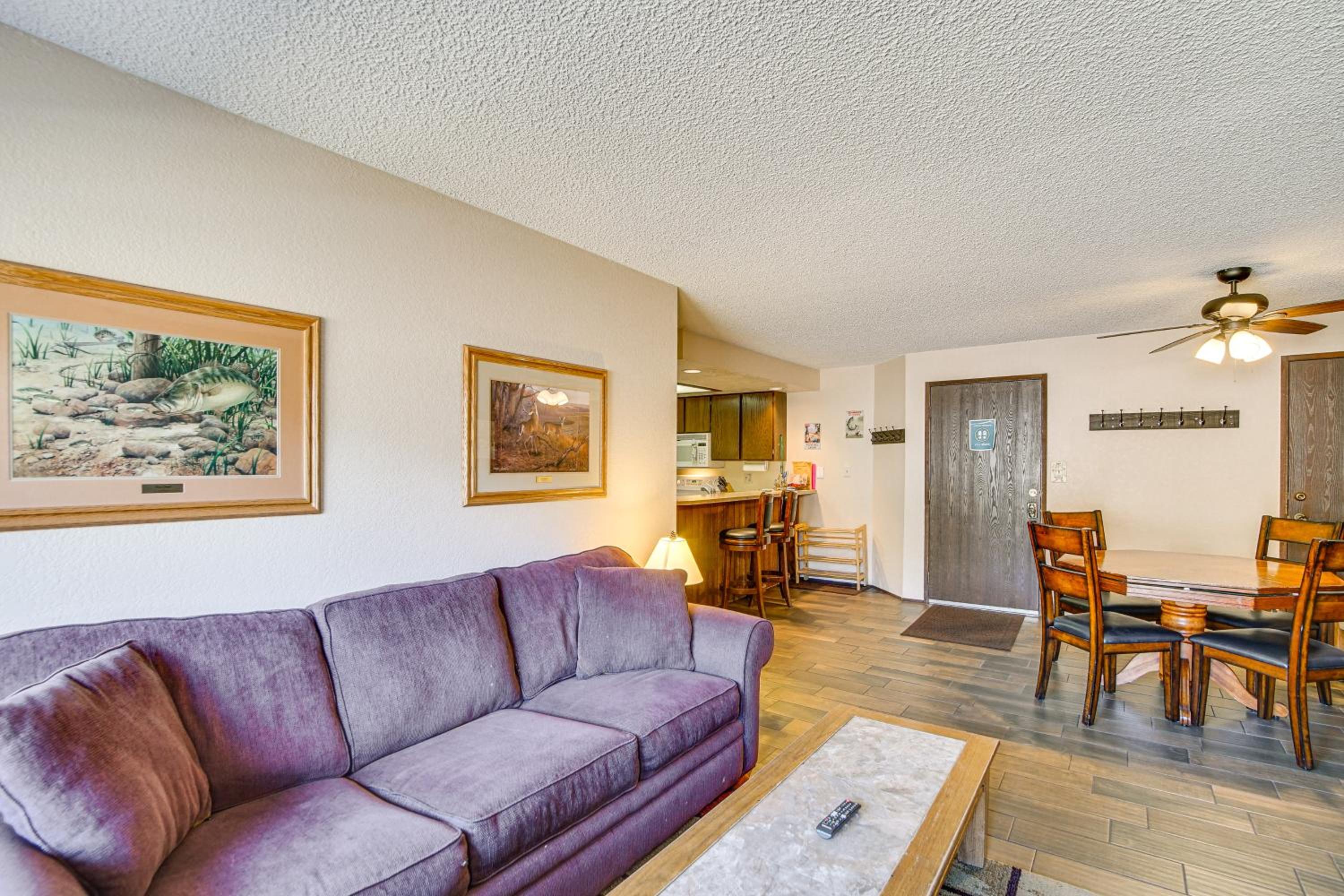 Walk to Giant Steps Ski Lift! Mtn Condo w/ Hot Tub