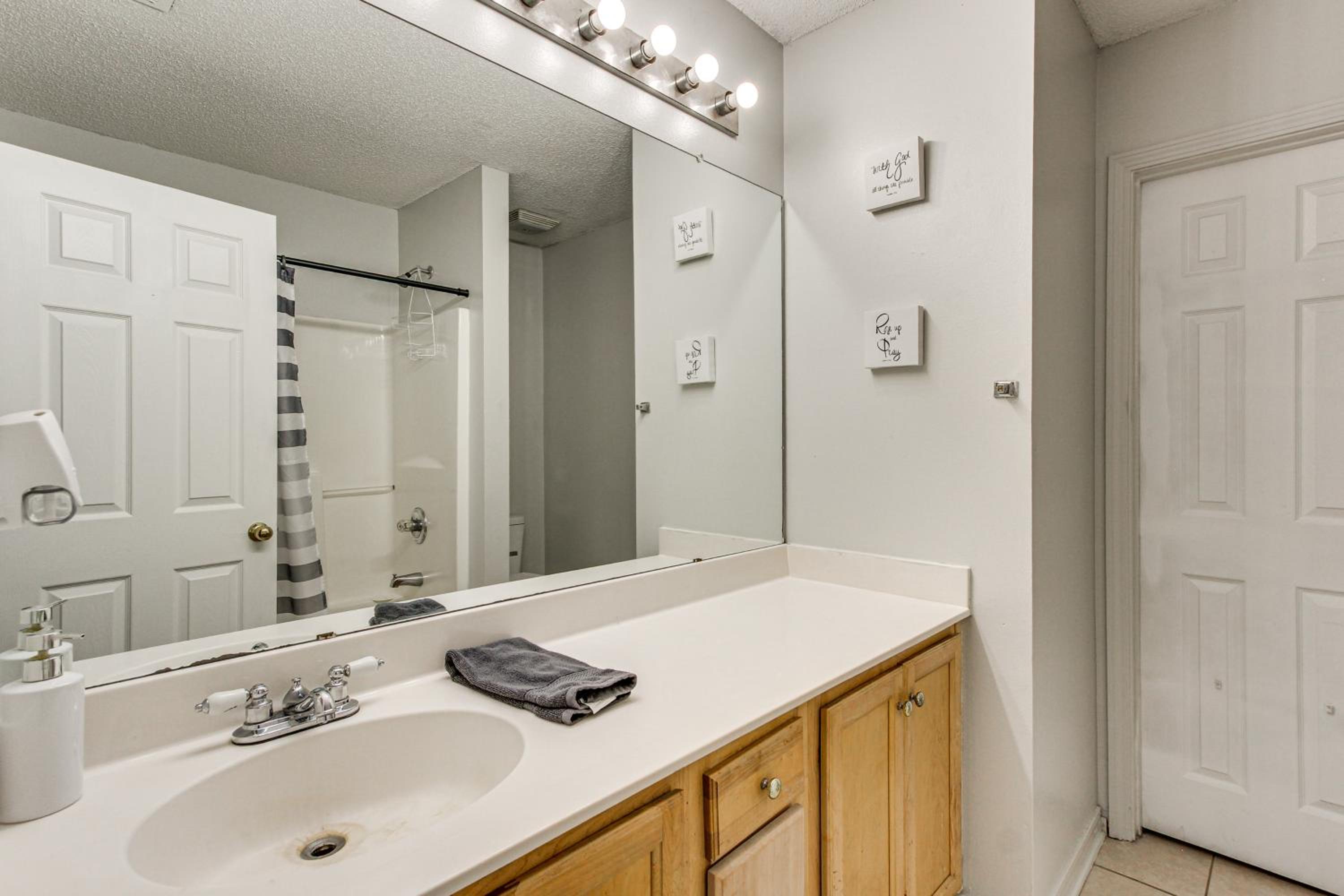 Explore Gulfport Beaches Family Home with Yard