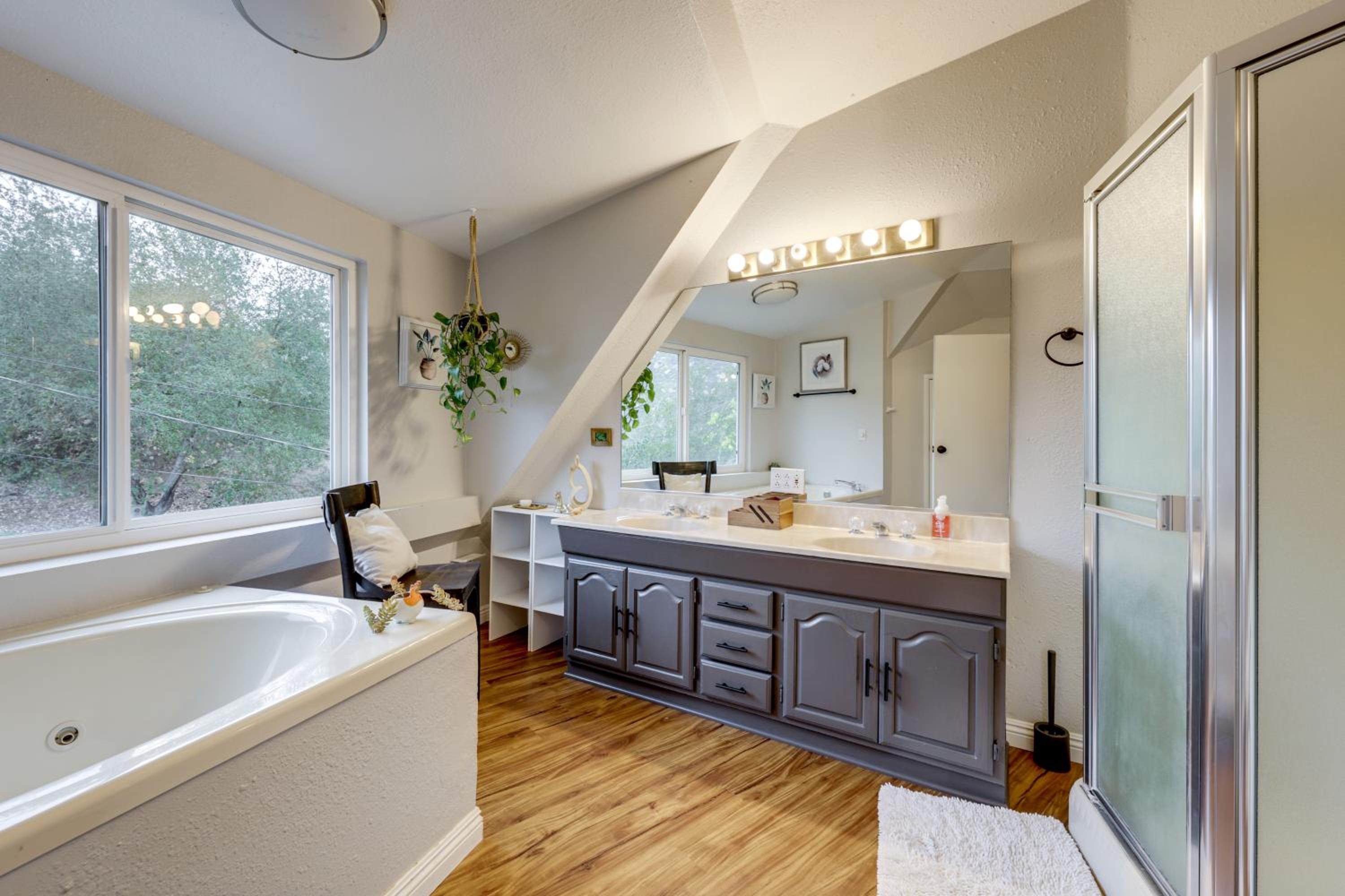 Near Hiking Trails! Luxe Family Home in Lakeside