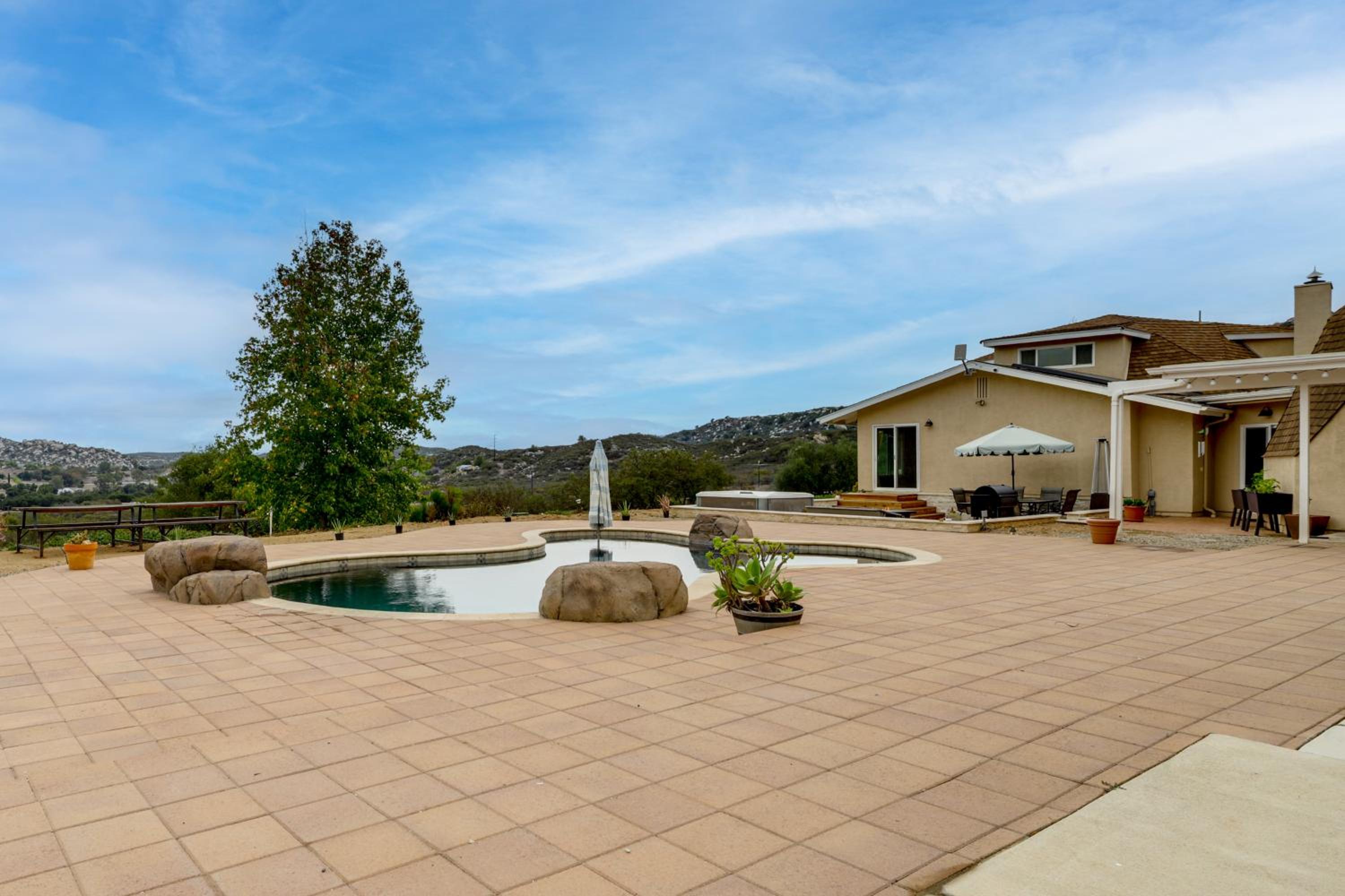 Near Hiking Trails! Luxe Family Home in Lakeside