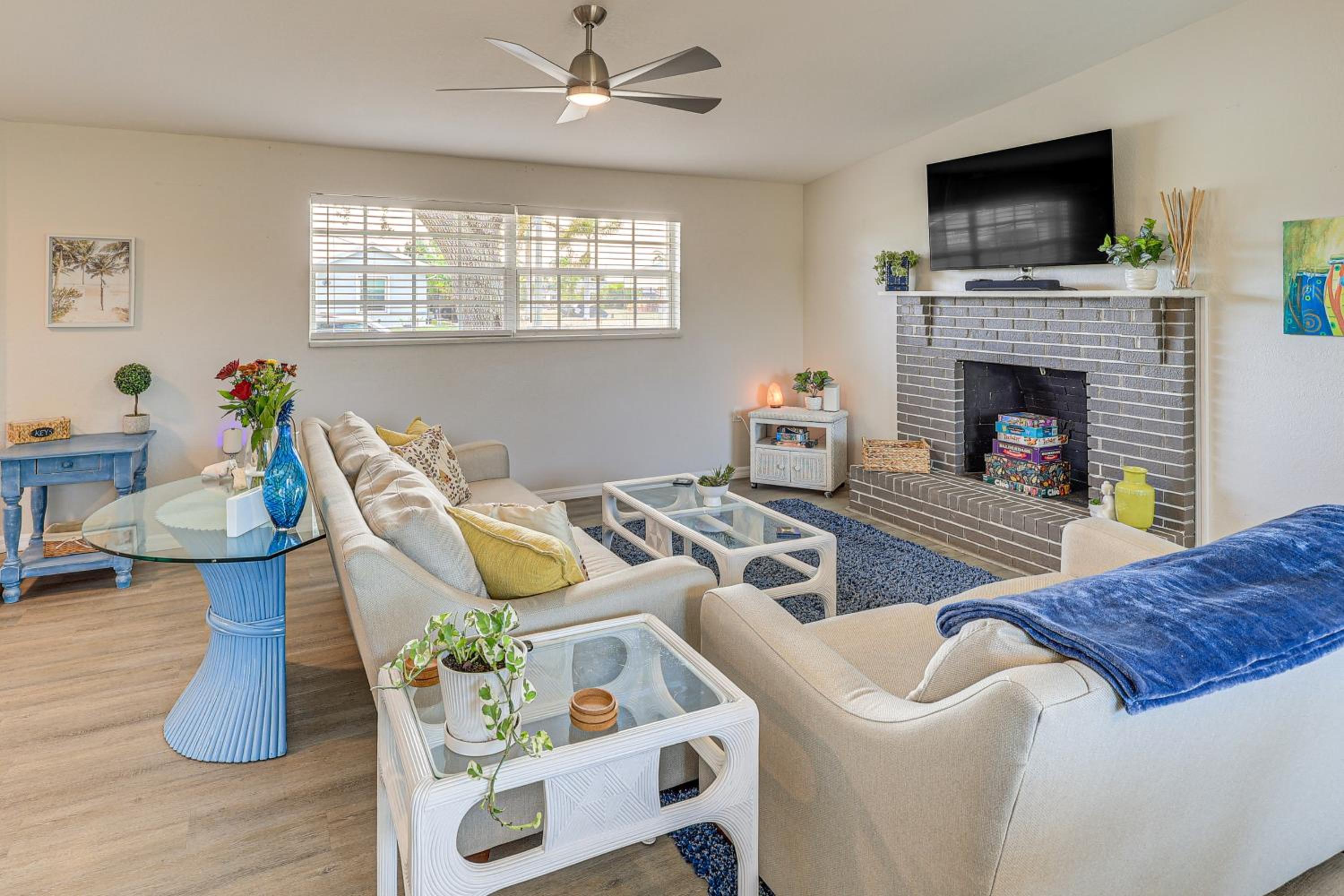 Golf, Boat and Beach-Hop Quiet Port Charlotte Home