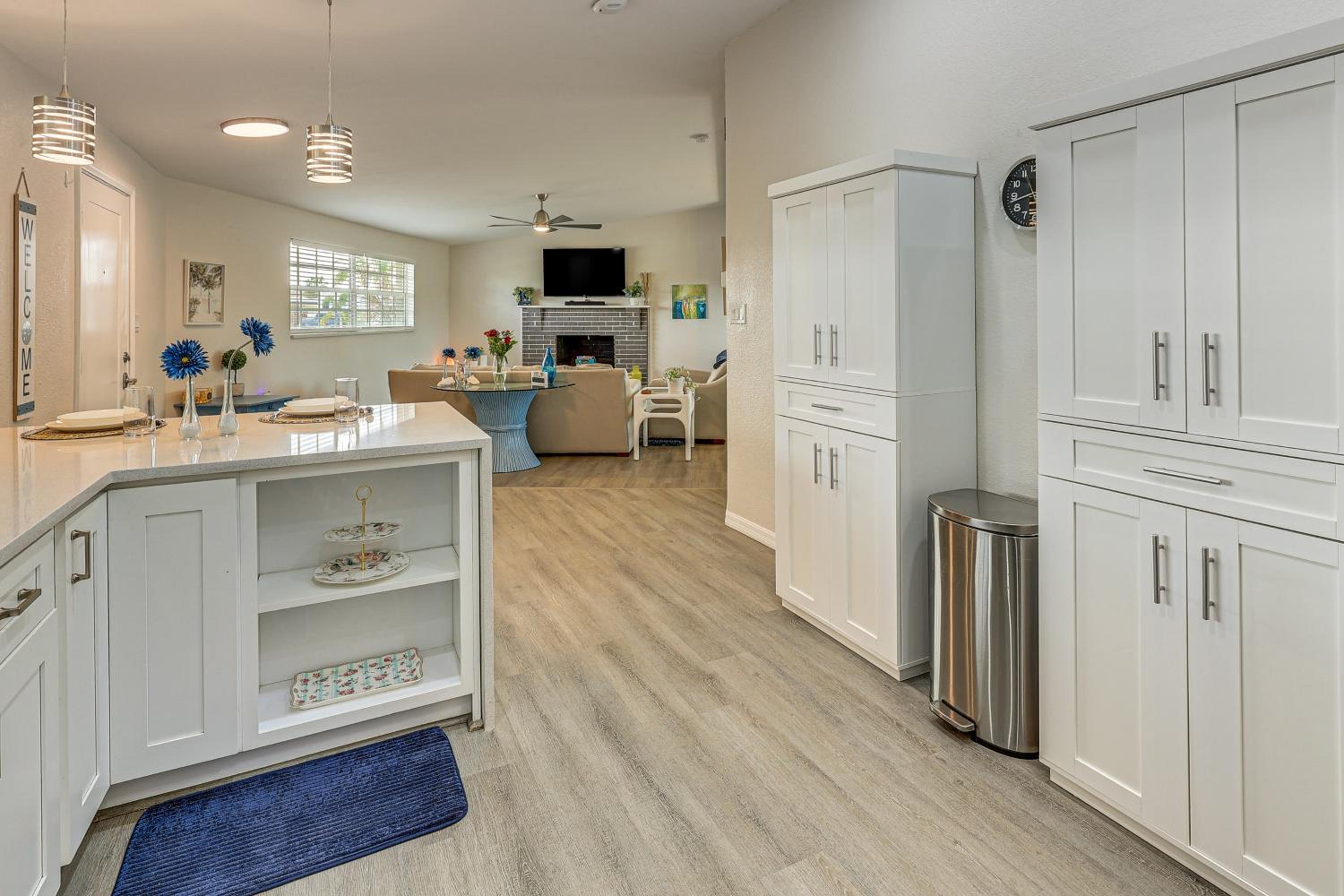 Golf, Boat and Beach-Hop Quiet Port Charlotte Home